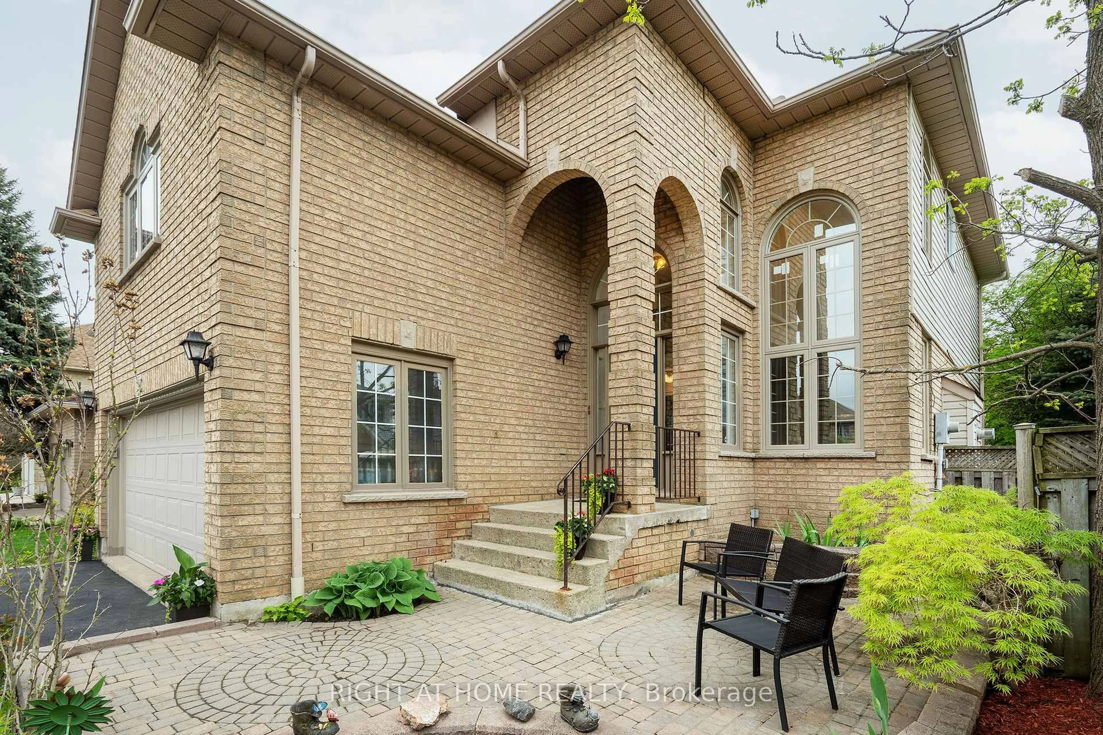 Home with brick exterior material, street for 1262 Upper Paradise Rd, Hamilton Ontario L9B 2R7