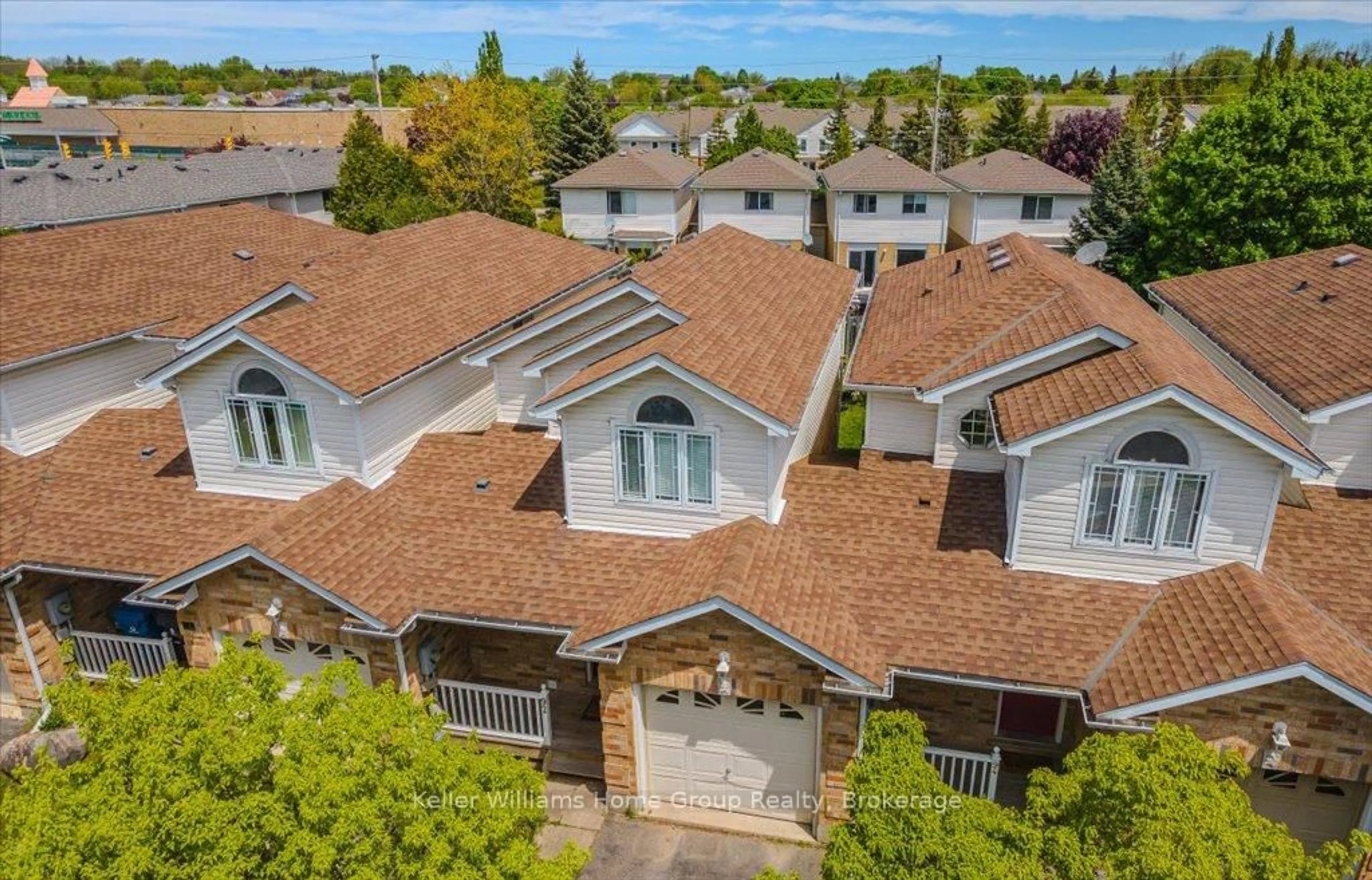 A pic from outside/outdoor area/front of a property/back of a property/a pic from drone, unknown for 92 Rodgers Rd, Guelph Ontario N1G 4Z5