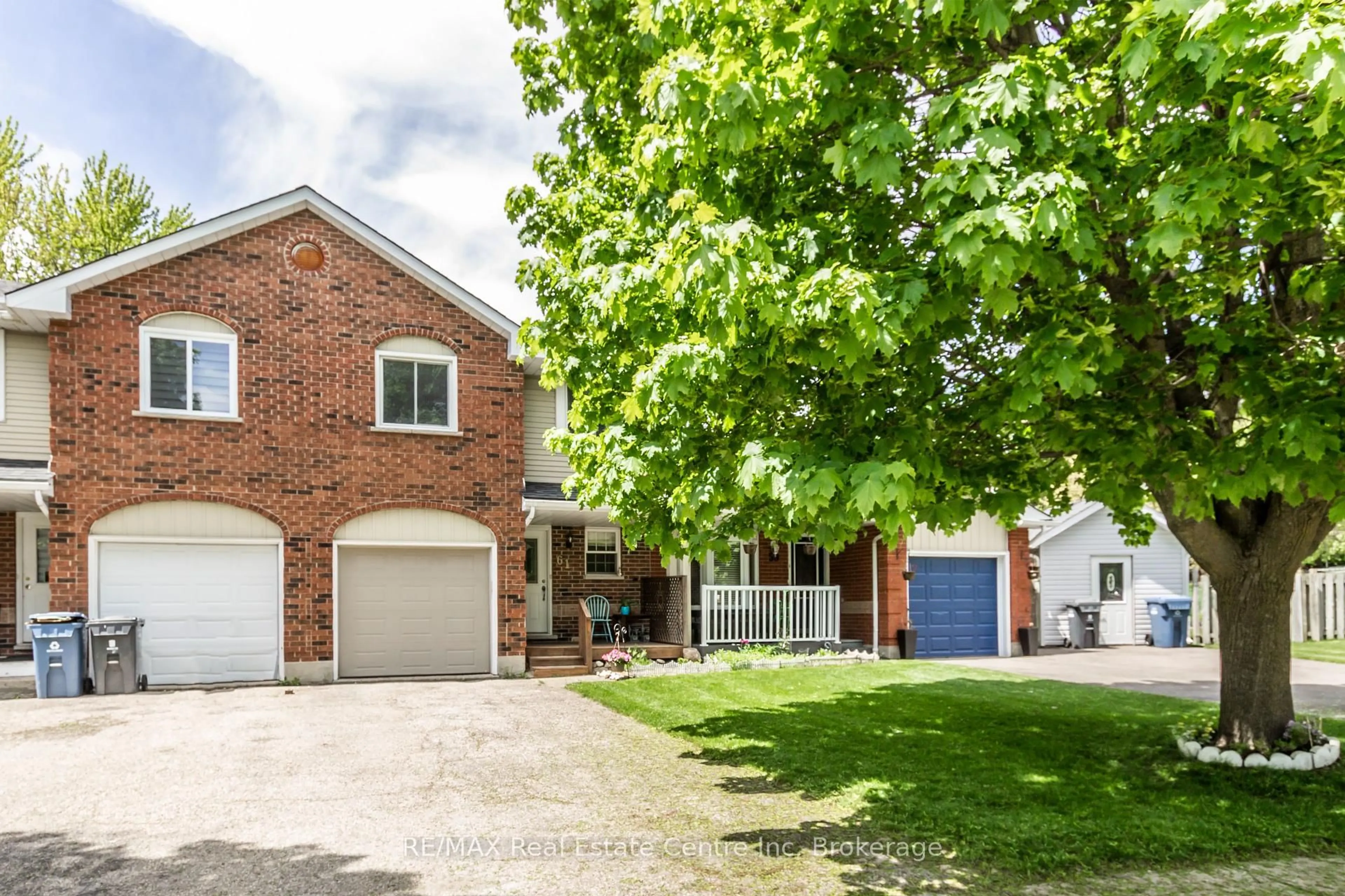 A pic from outside/outdoor area/front of a property/back of a property/a pic from drone, street for 61 Grandridge Cres, Guelph Ontario N1H 8G2