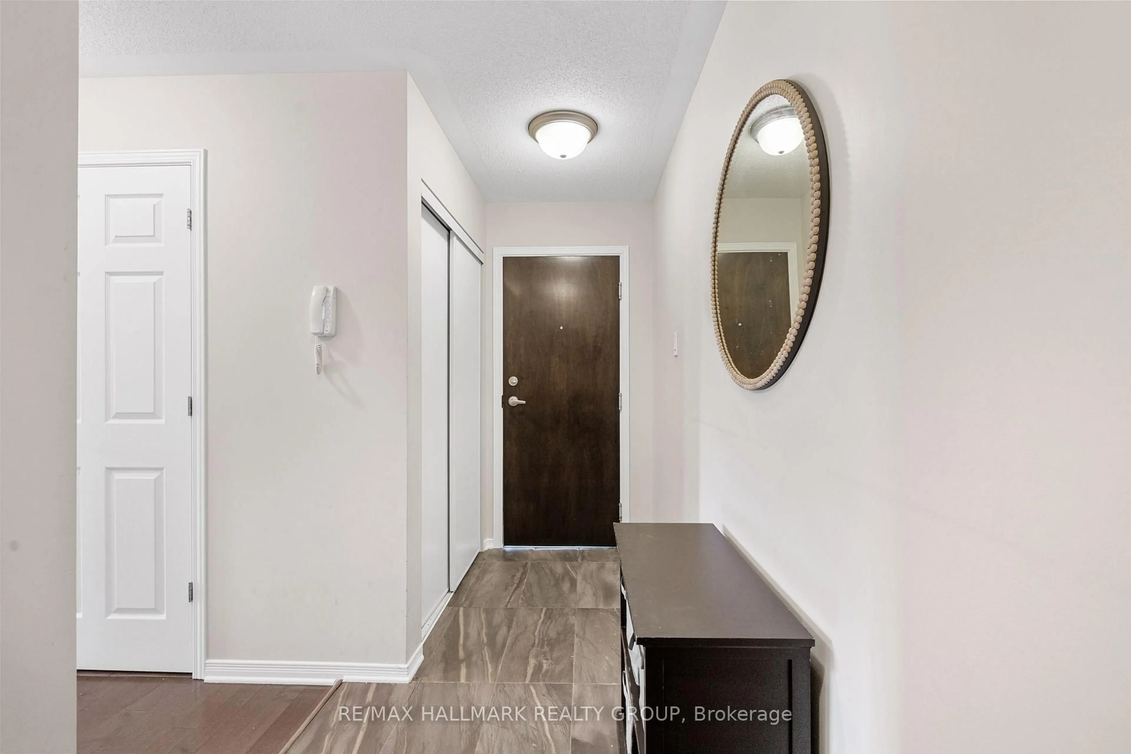 Indoor entryway for 486 Via Verona Ave #7, Ottawa Ontario K2J 6B3