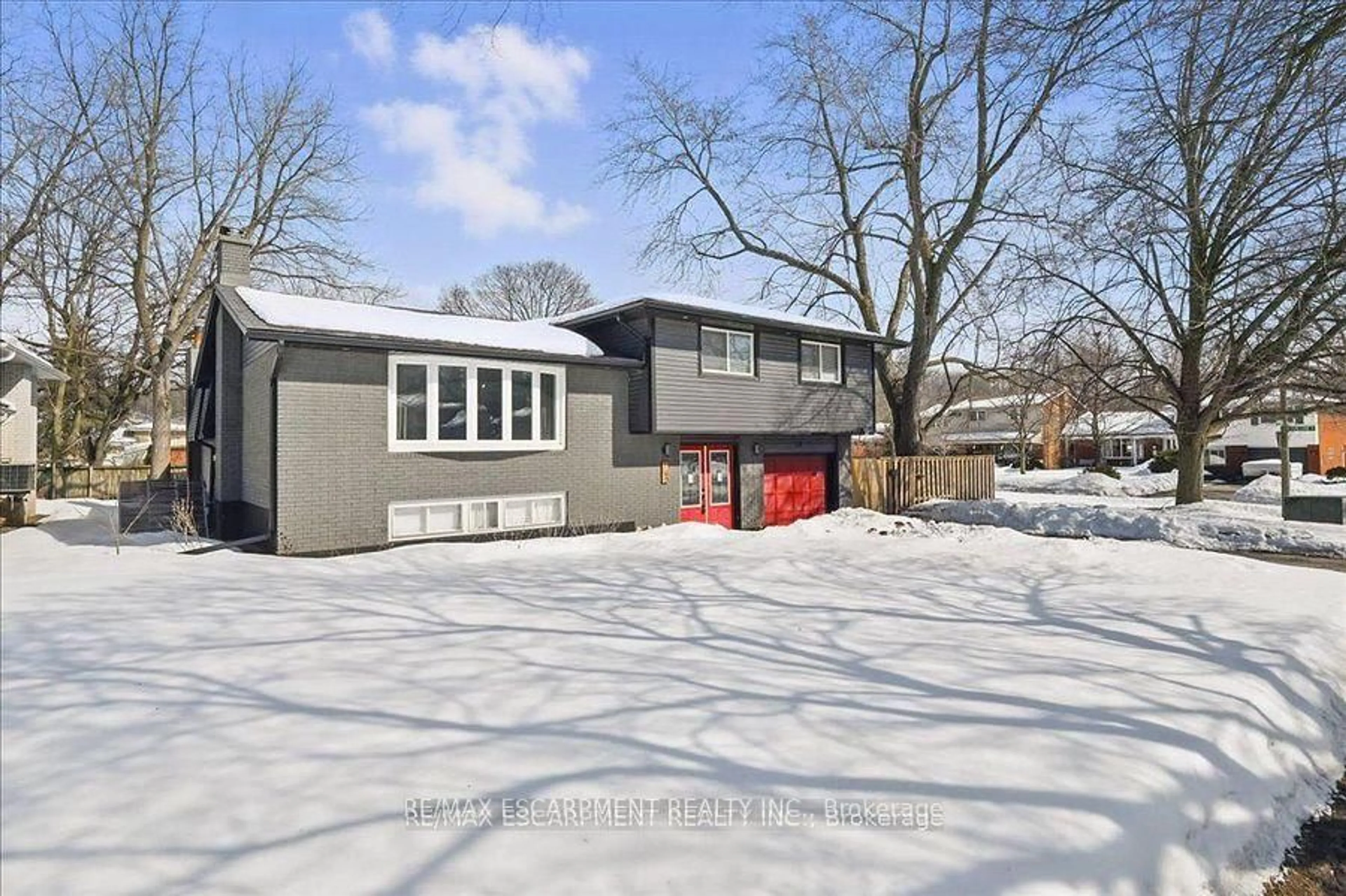 Home with vinyl exterior material, street for 40 Terrystone Walk, Waterloo Ontario N2J 2G4