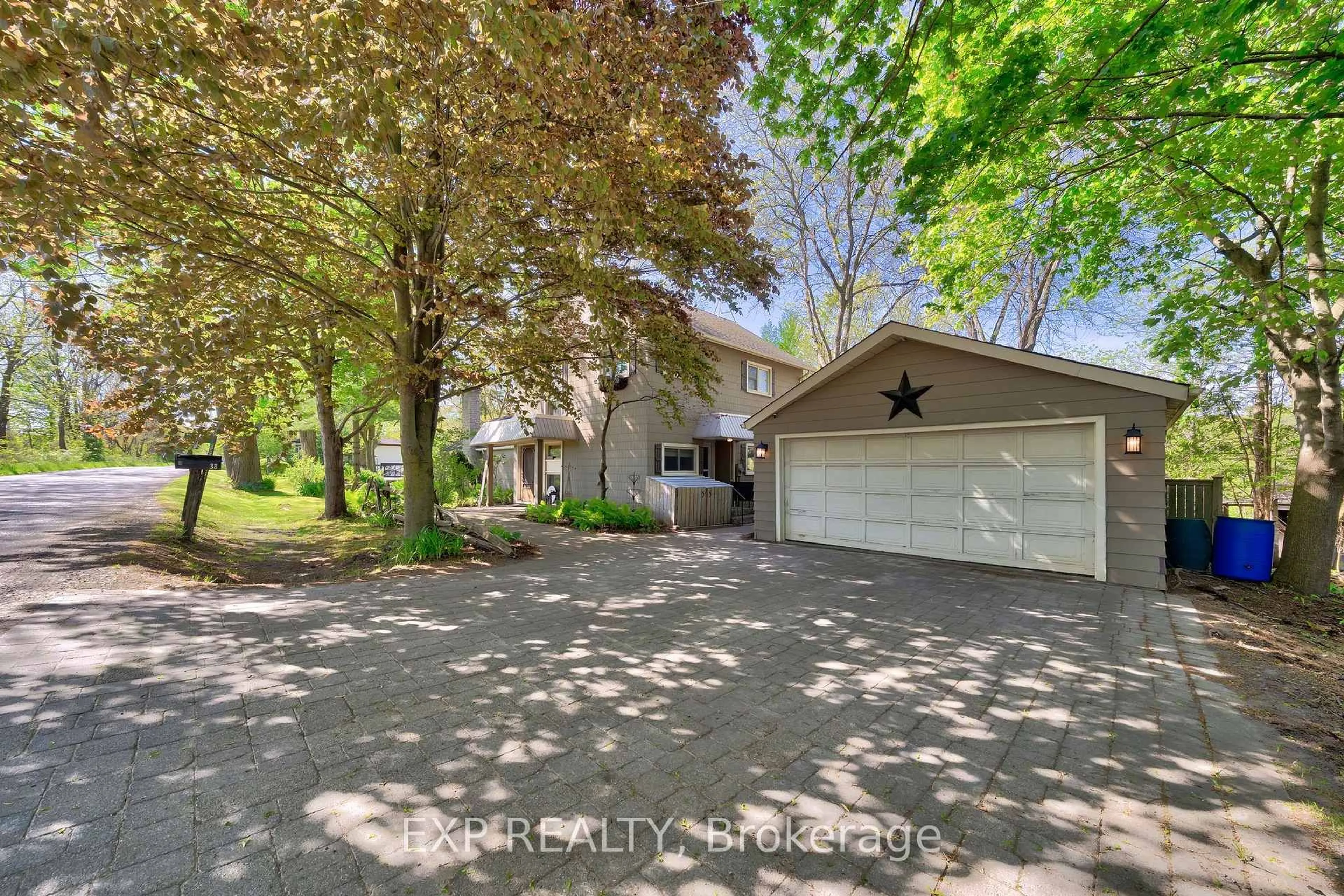 A pic from outside/outdoor area/front of a property/back of a property/a pic from drone, street for 38 Roland Rd, Pelham Ontario L0S 1M0
