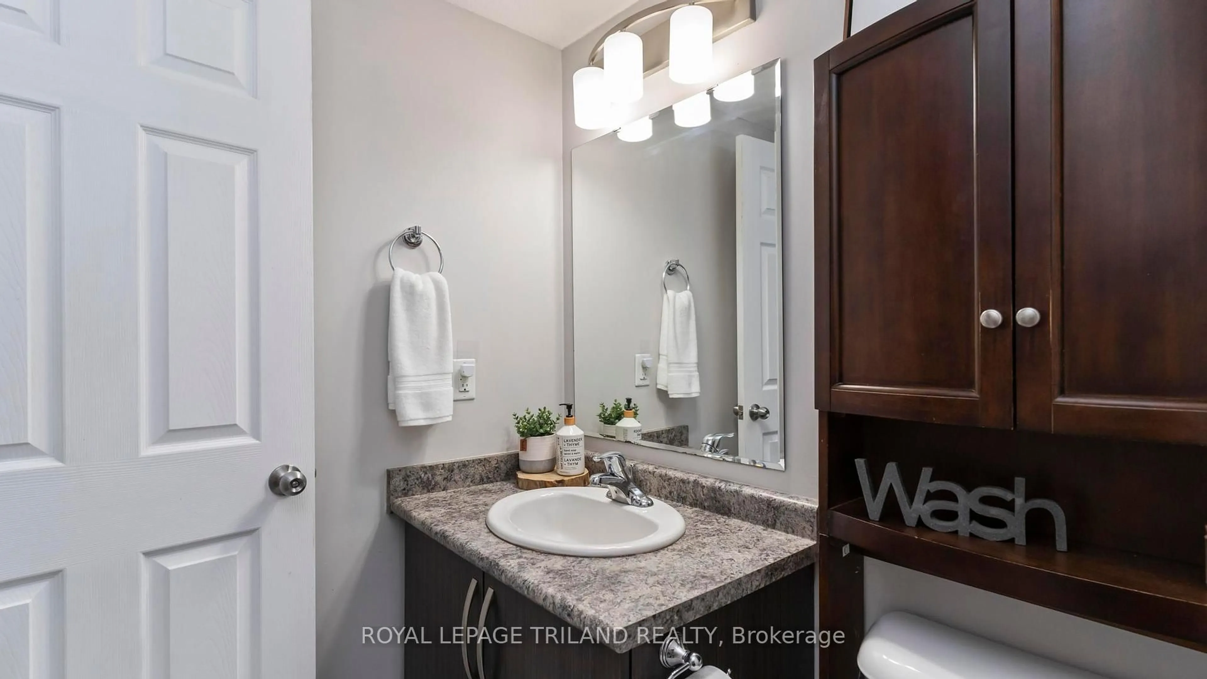 Standard bathroom, ceramic/tile floor for 3200 SINGLETON Ave #74, London South Ontario N6L 0C7