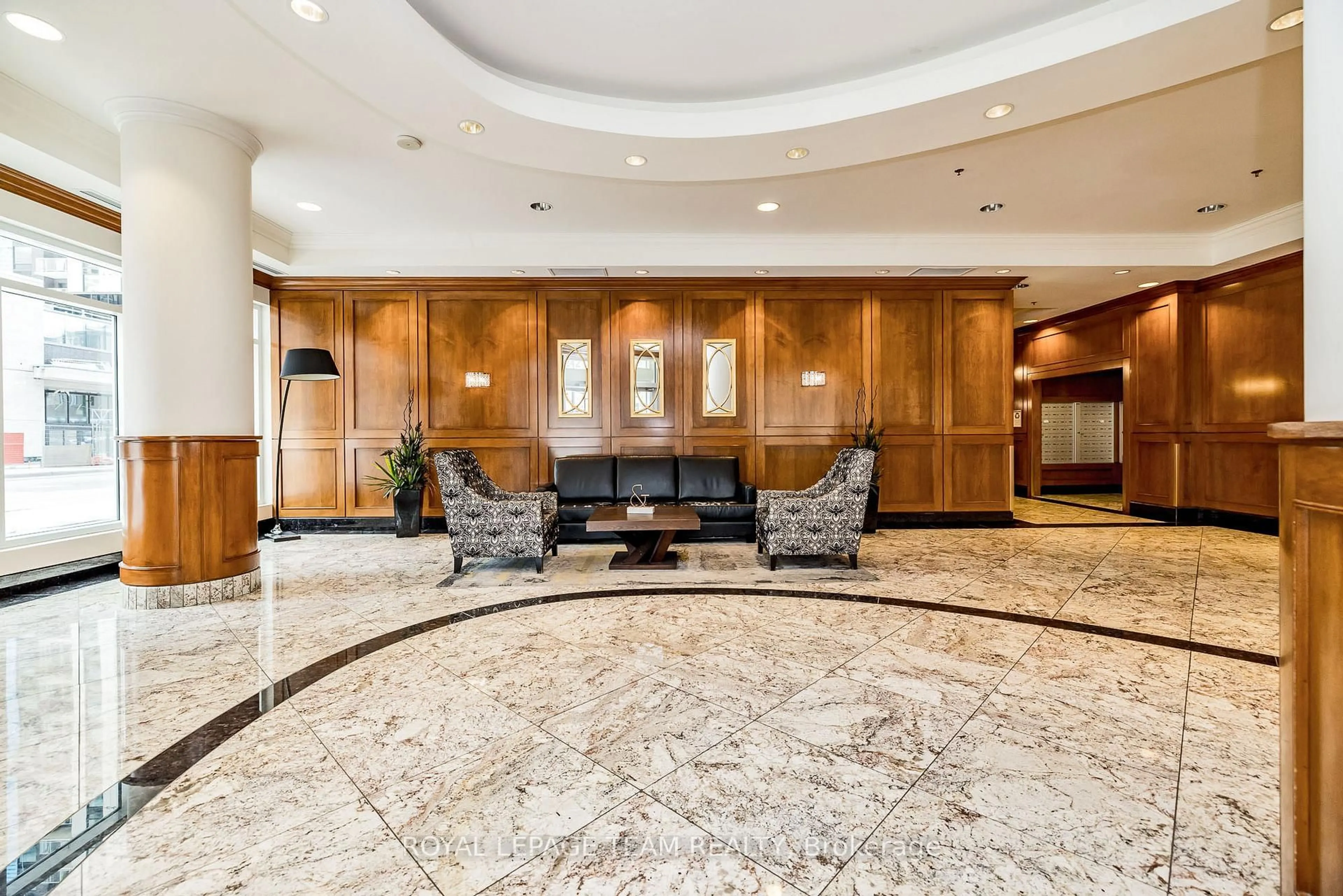Lobby for 242 Rideau St #1809, Ottawa Ontario K1N 0B7