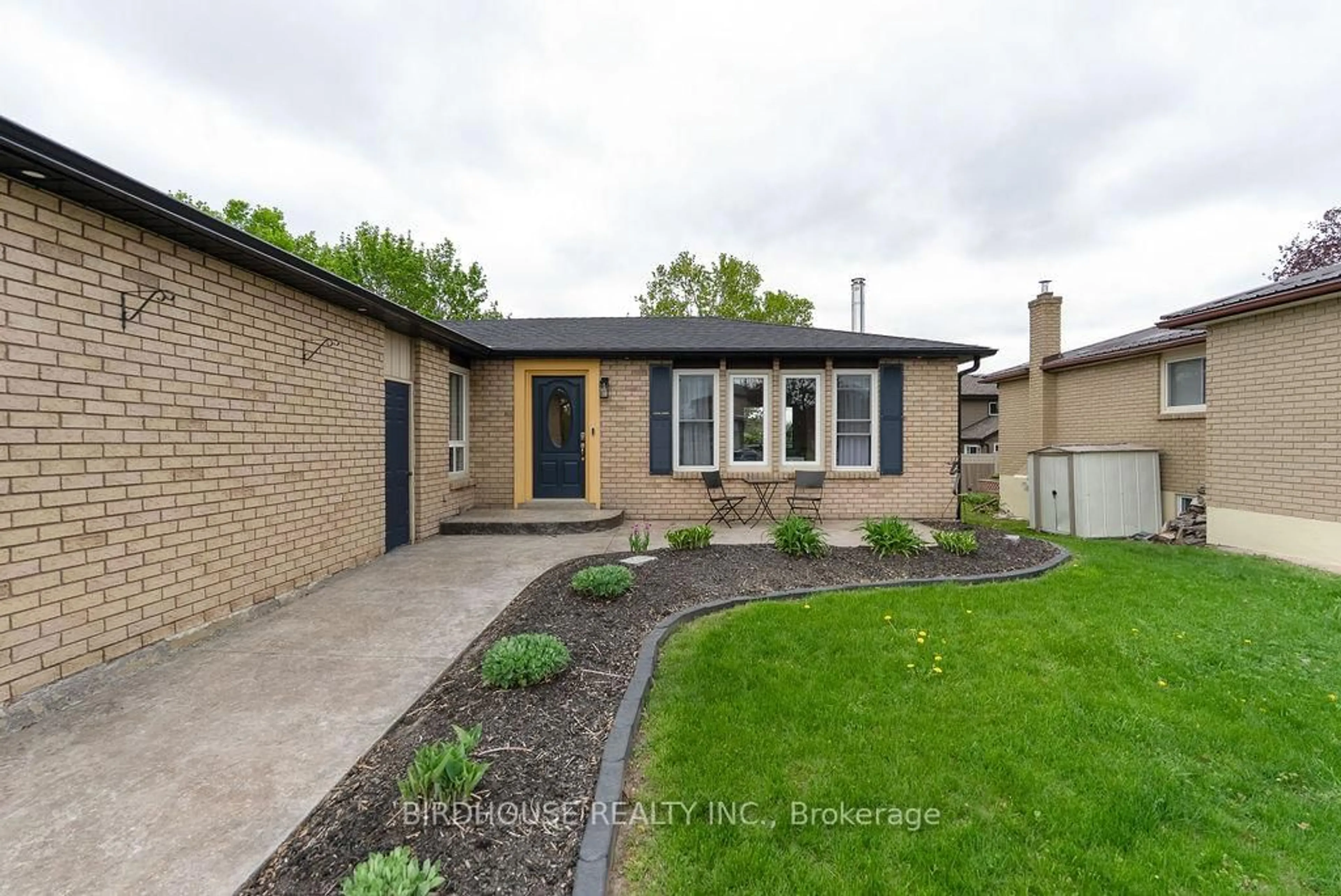 Home with brick exterior material, street for 33 Corneil St, Kawartha Lakes Ontario K9V 5T5