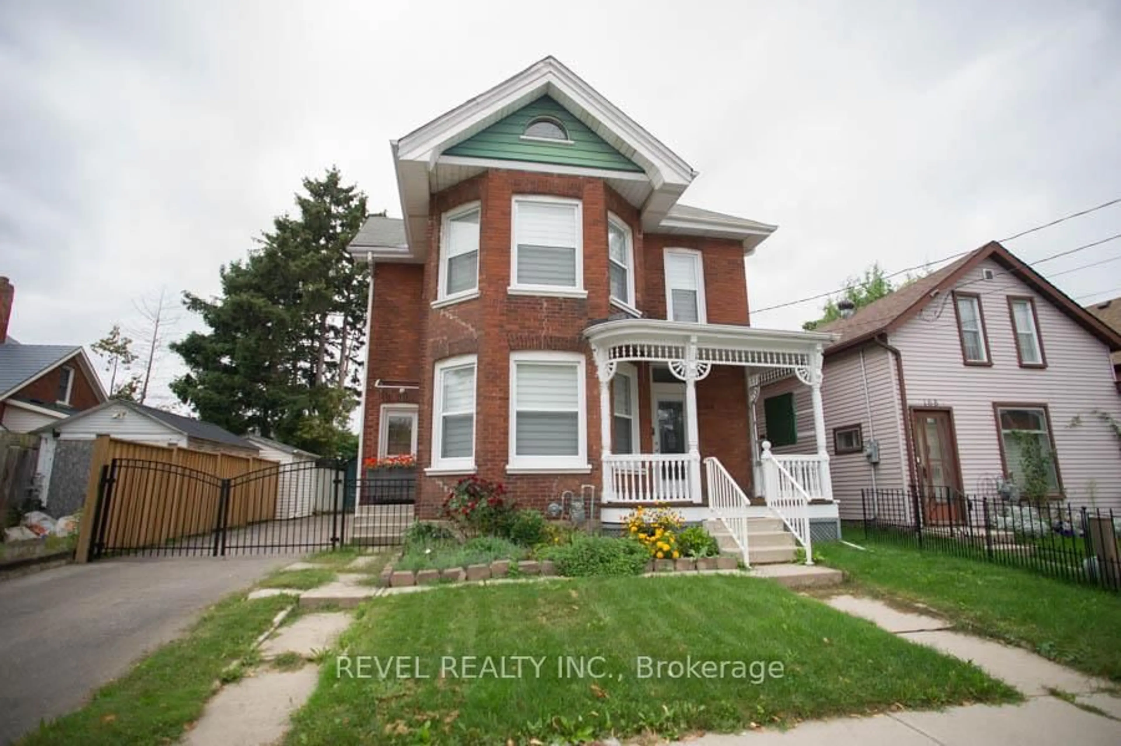 Home with brick exterior material, building for 166 Brock St, Brantford Ontario N3S 5W4