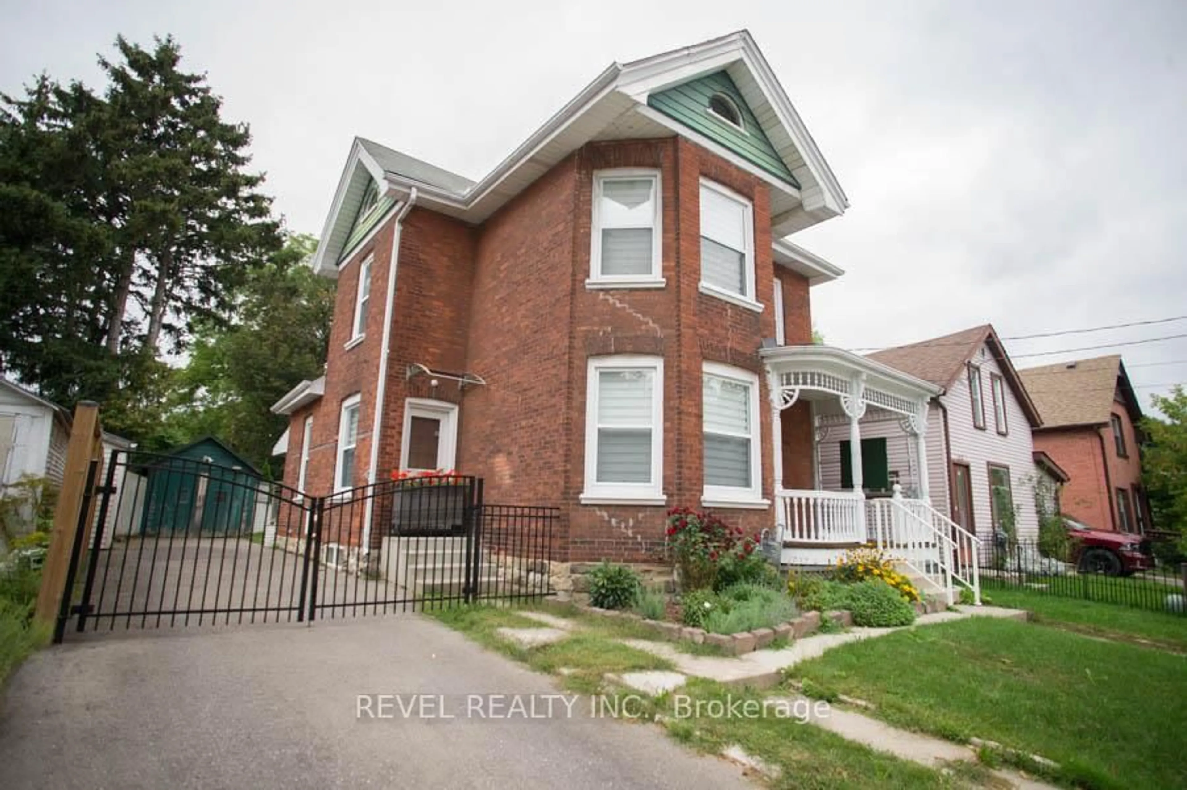 Home with brick exterior material, street for 166 Brock St, Brantford Ontario N3S 5W4