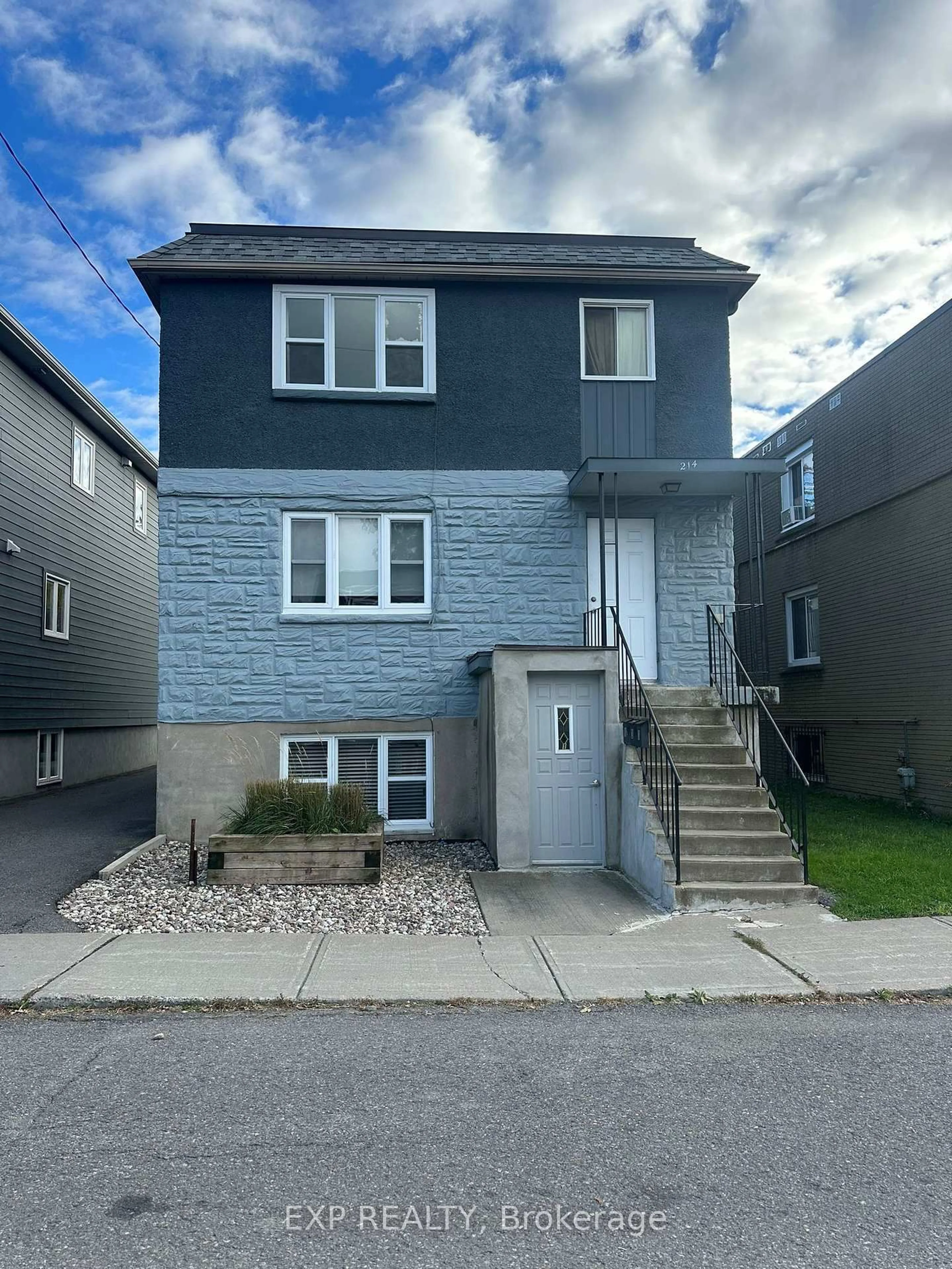 Unknown for 214 CARILLON St, Ottawa Ontario K1L 5X8