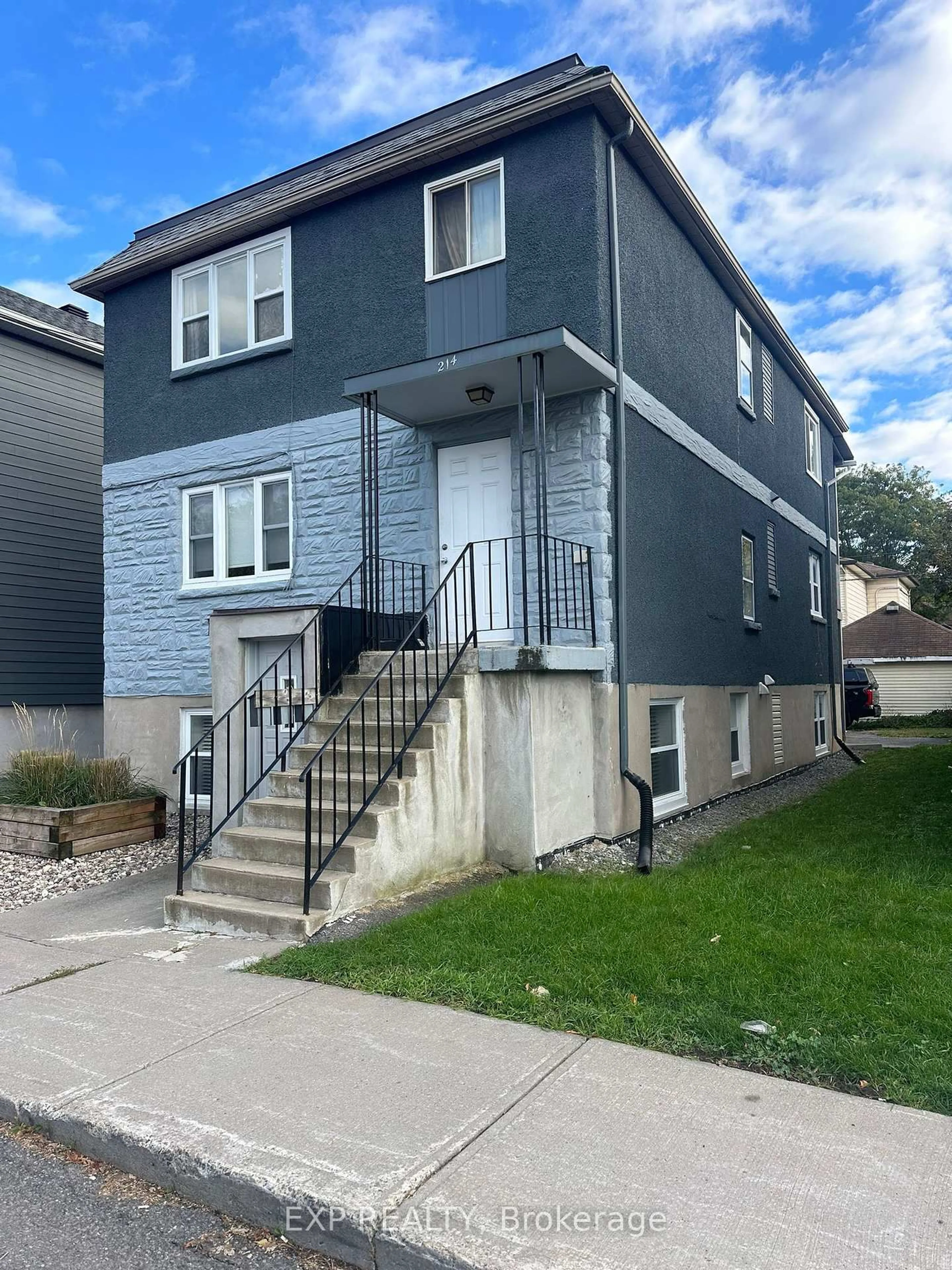 Home with vinyl exterior material, street for 214 CARILLON St, Ottawa Ontario K1L 5X8