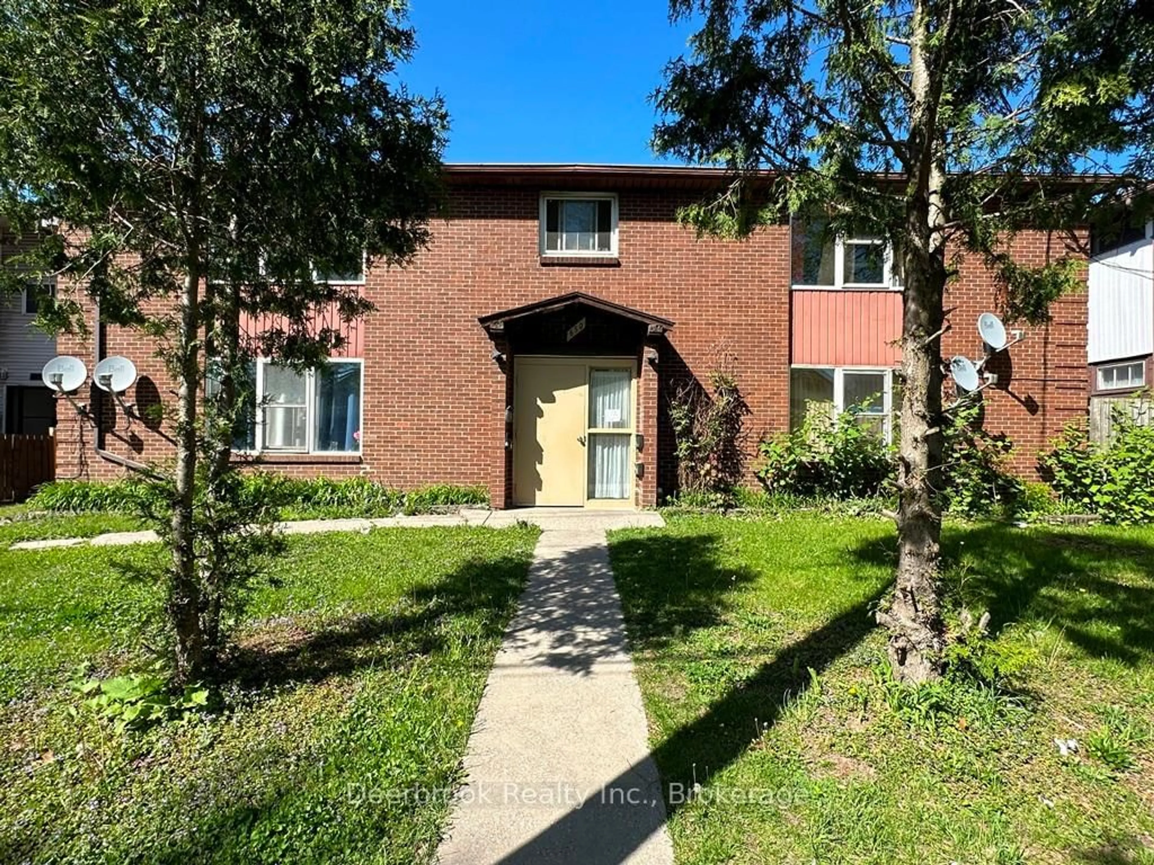 A pic from outside/outdoor area/front of a property/back of a property/a pic from drone, street for 650 Brock St, Windsor Ontario N9C 2T2