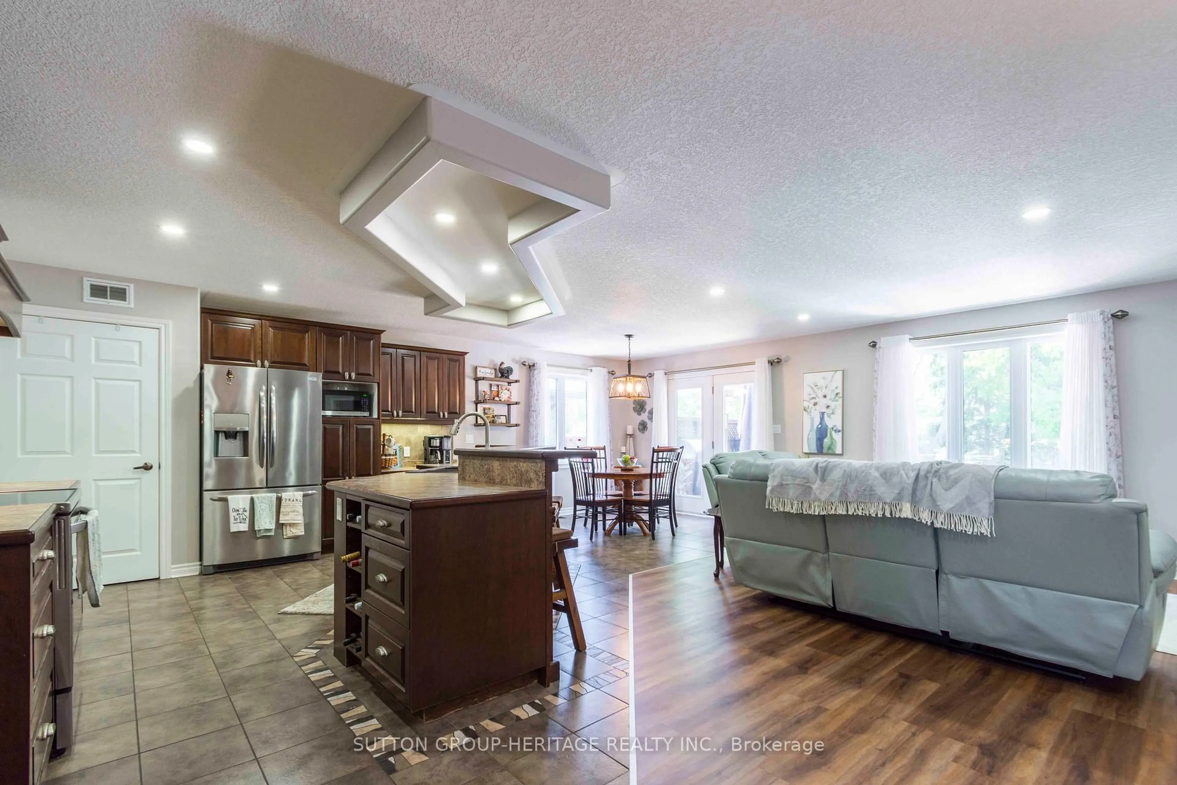 Open concept kitchen, ceramic/tile floor for 39 Lakewood Cres, Ingleside Ontario K8V 5P4