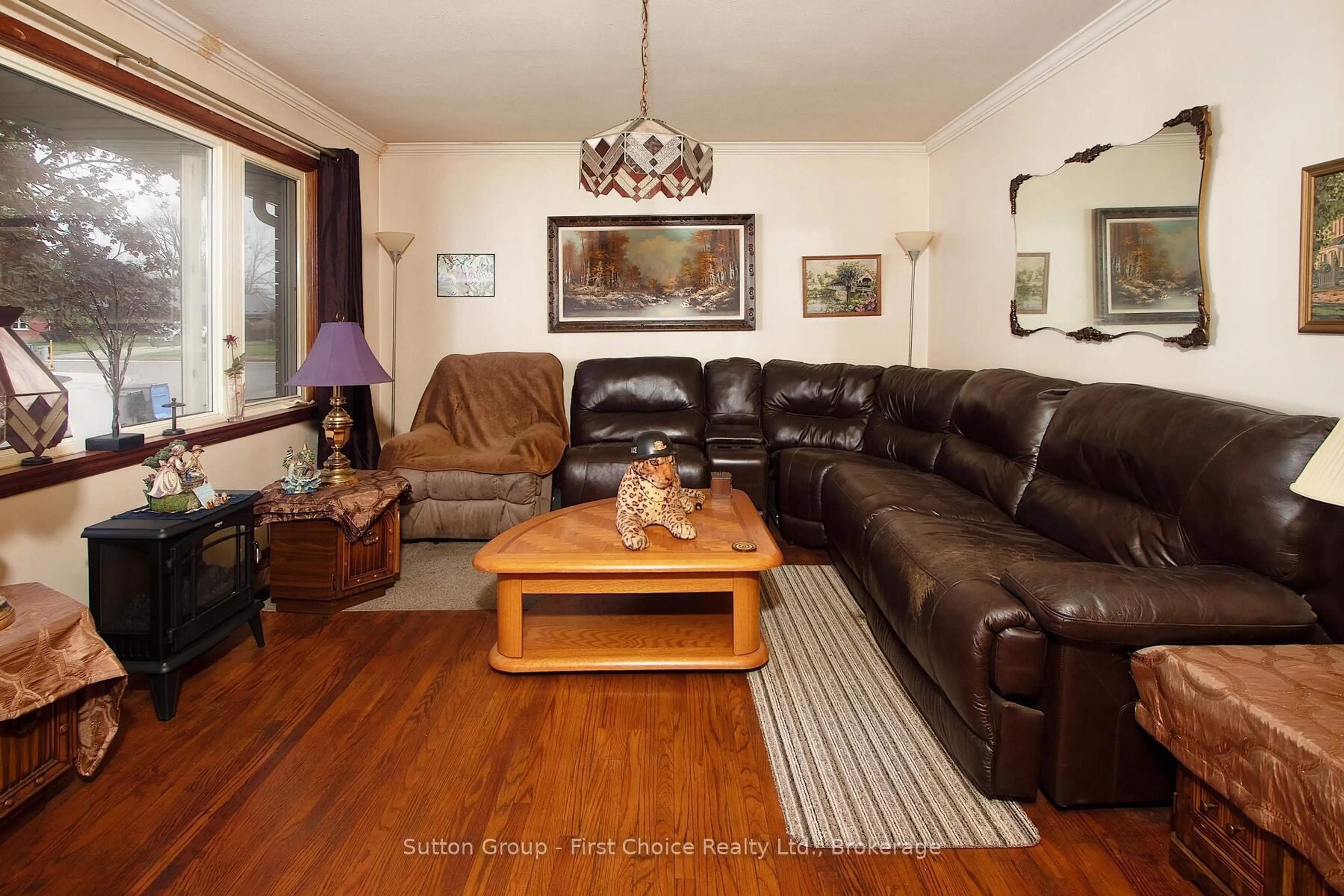 Living room with furniture, wood/laminate floor for 7 St Mary's St, Perth East Ontario N0K 1M0