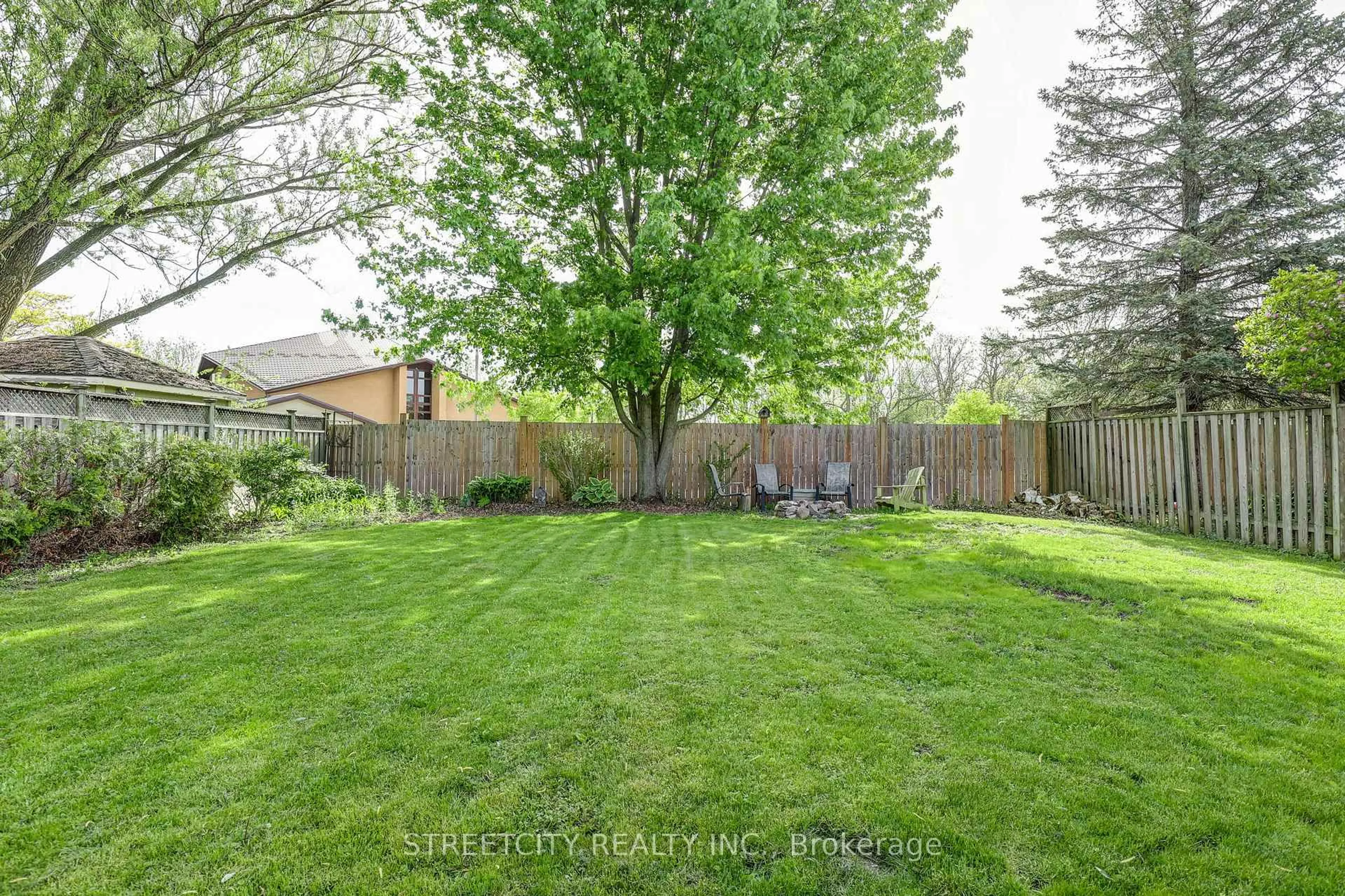 Patio, forest/trees view for 10 Timberlane Cres, St. Thomas Ontario N5P 4G9