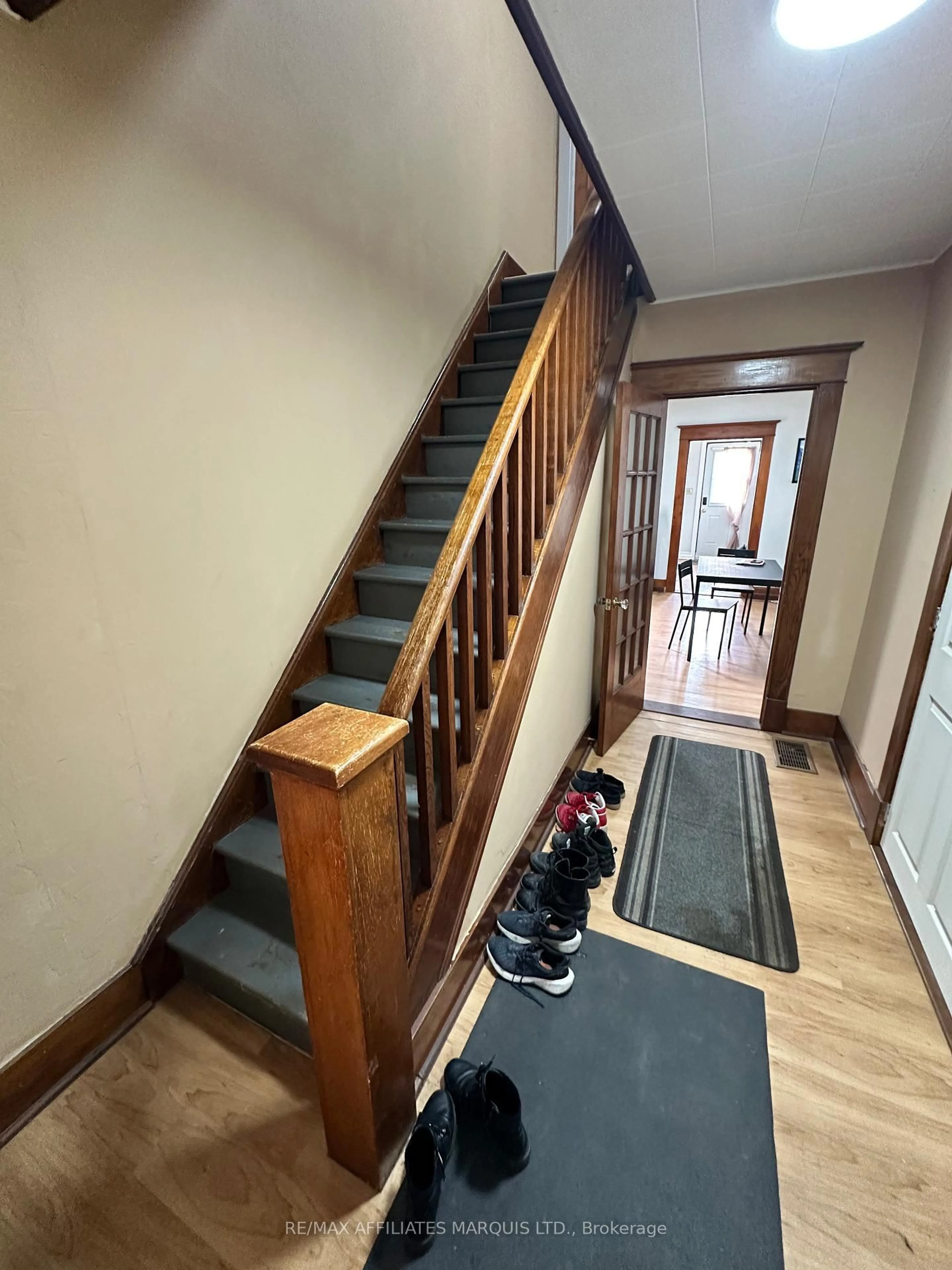 Stairs for 227 ALICE St, Cornwall Ontario K6H 4R8