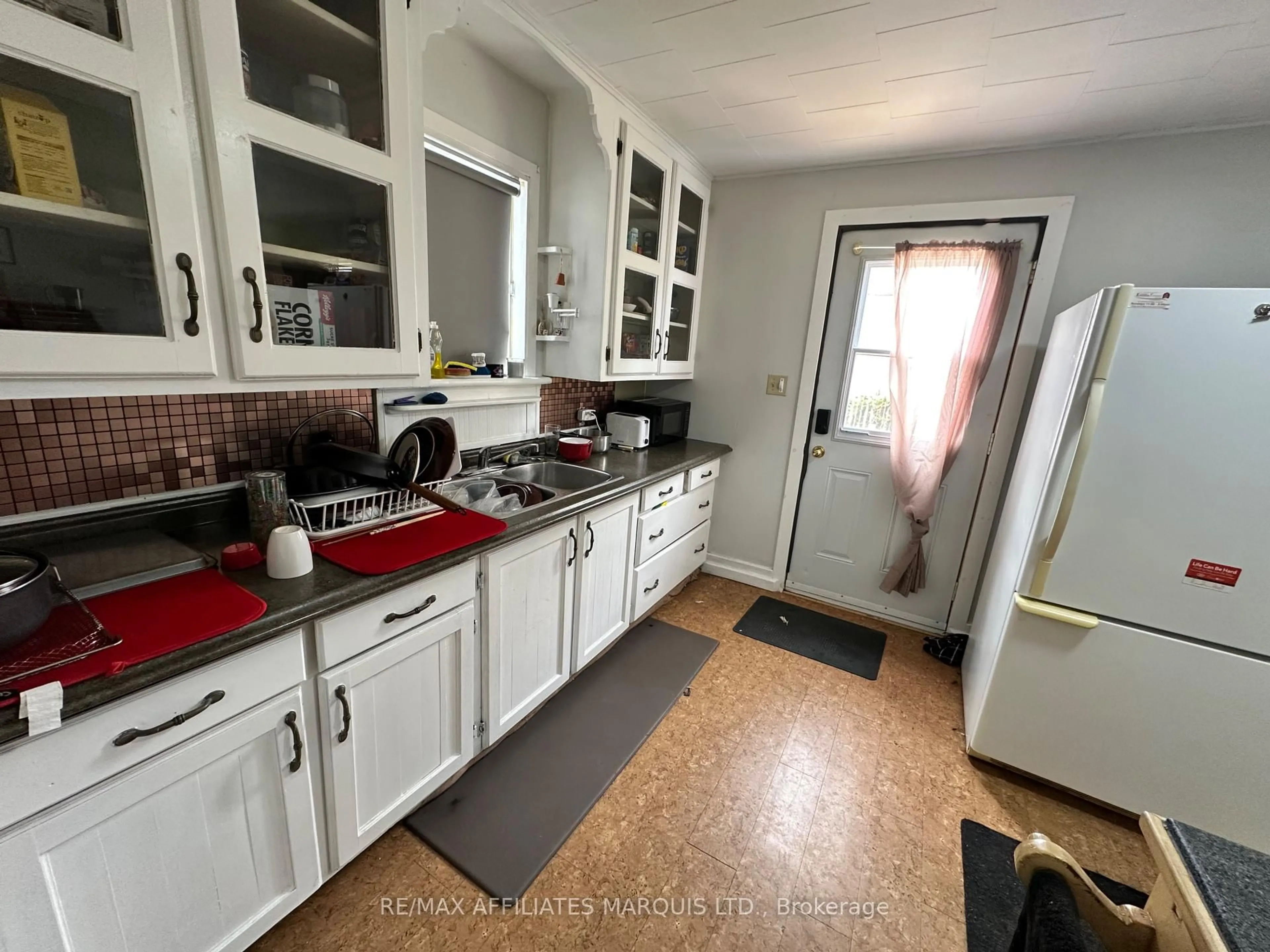 Standard kitchen, unknown for 227 ALICE St, Cornwall Ontario K6H 4R8