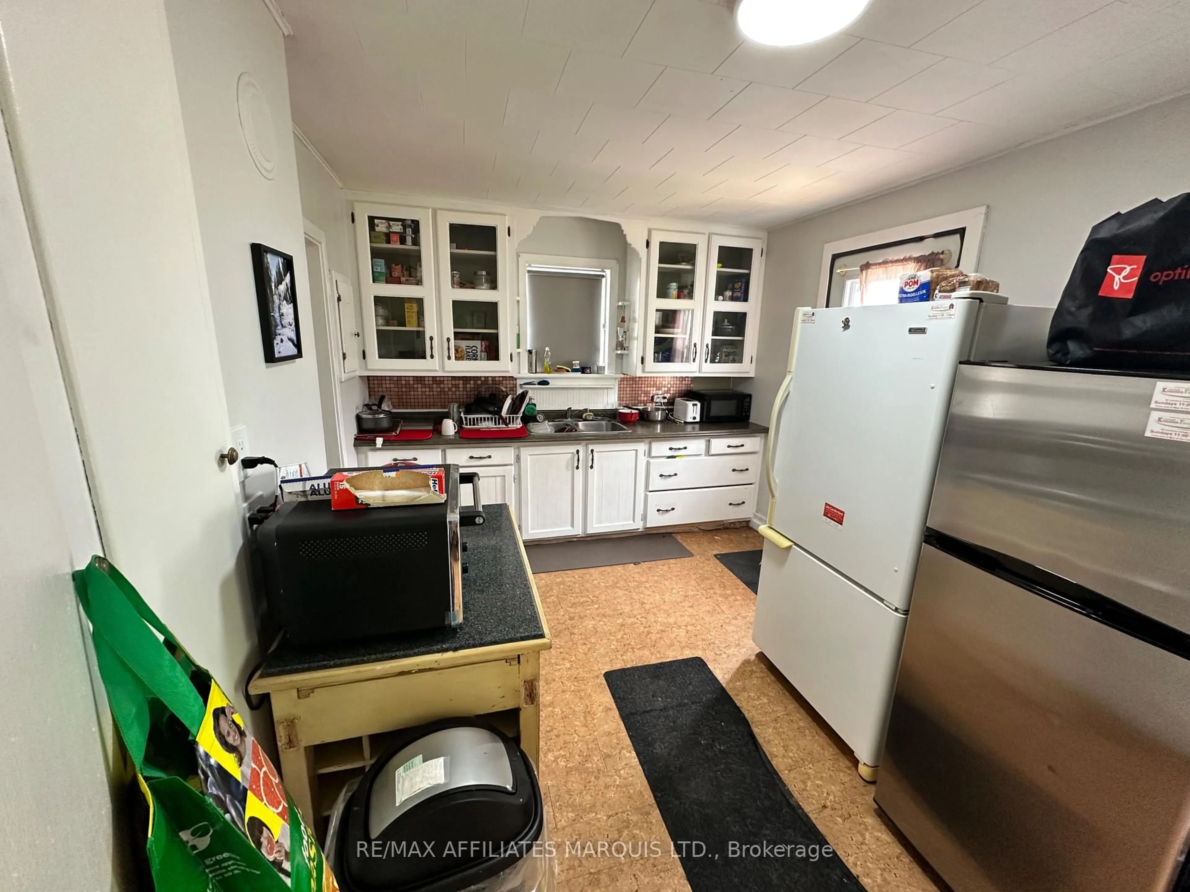 Standard kitchen, unknown for 227 ALICE St, Cornwall Ontario K6H 4R8
