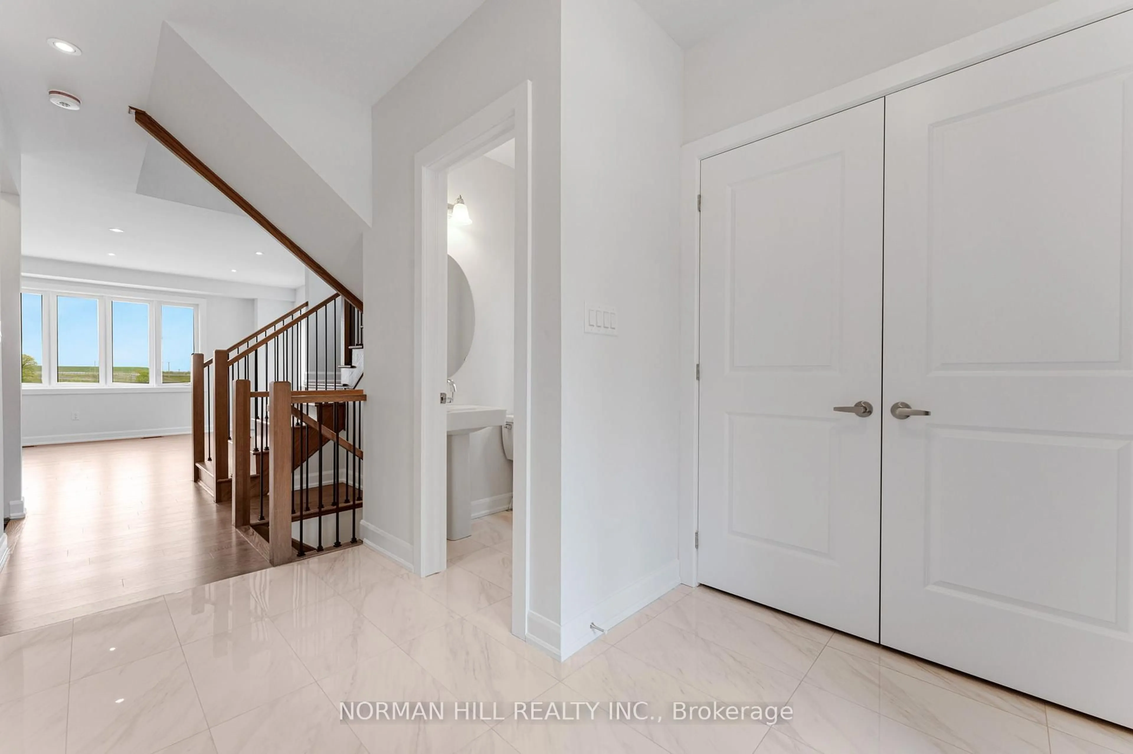 Indoor entryway for 81 Midland Pl, Welland Ontario L3B 0H2