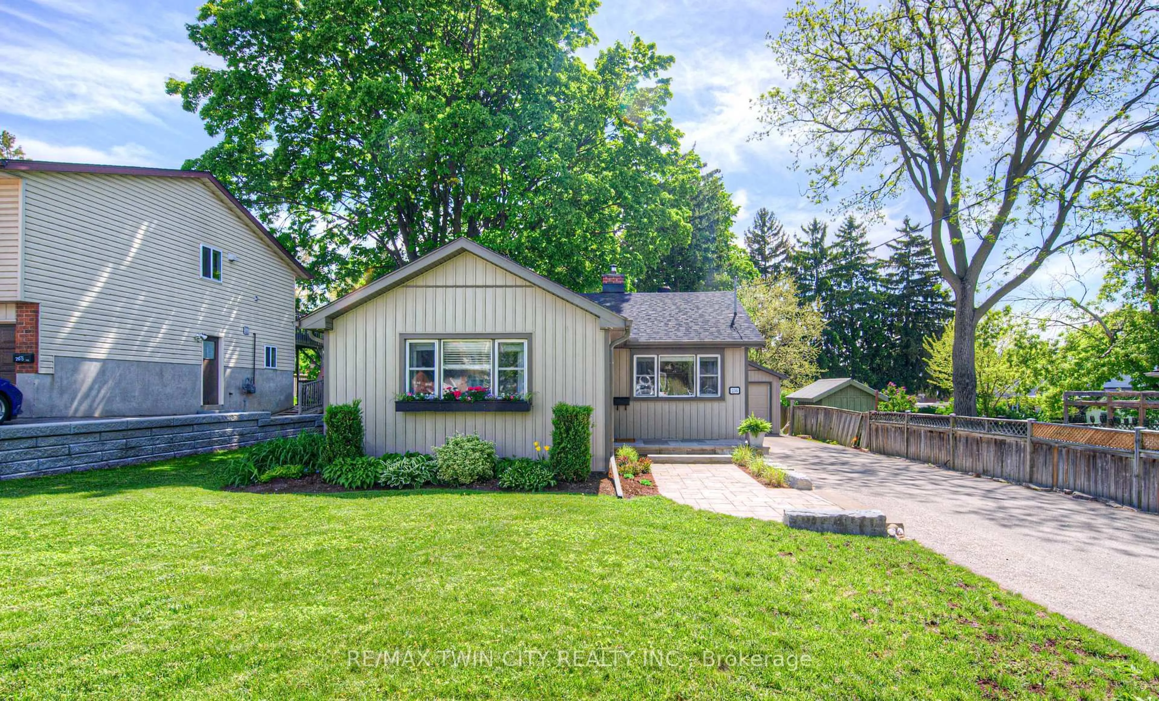 Unknown for 236 Hewat St, Cambridge Ontario N3H 4H3