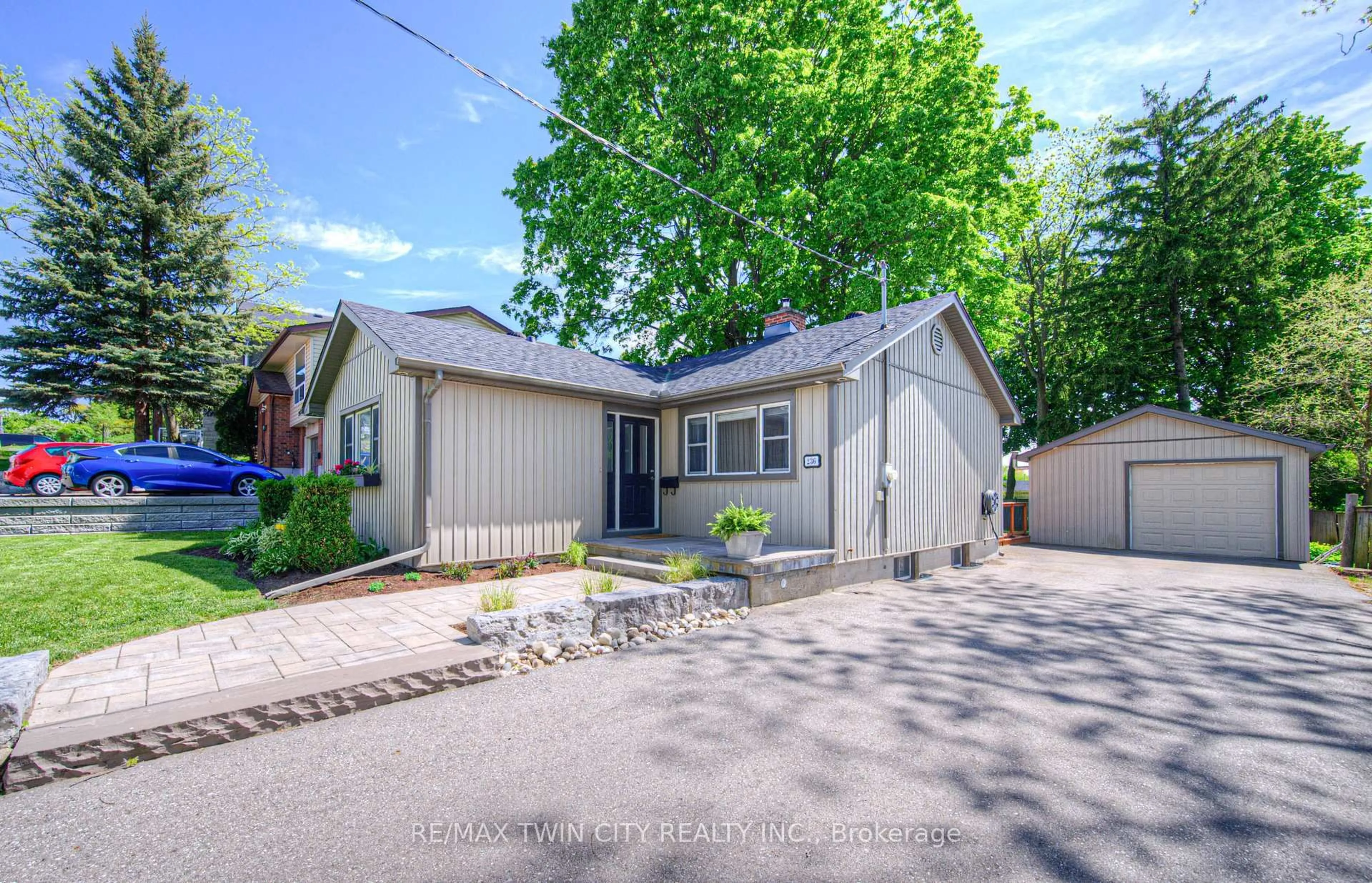 Shed for 236 Hewat St, Cambridge Ontario N3H 4H3