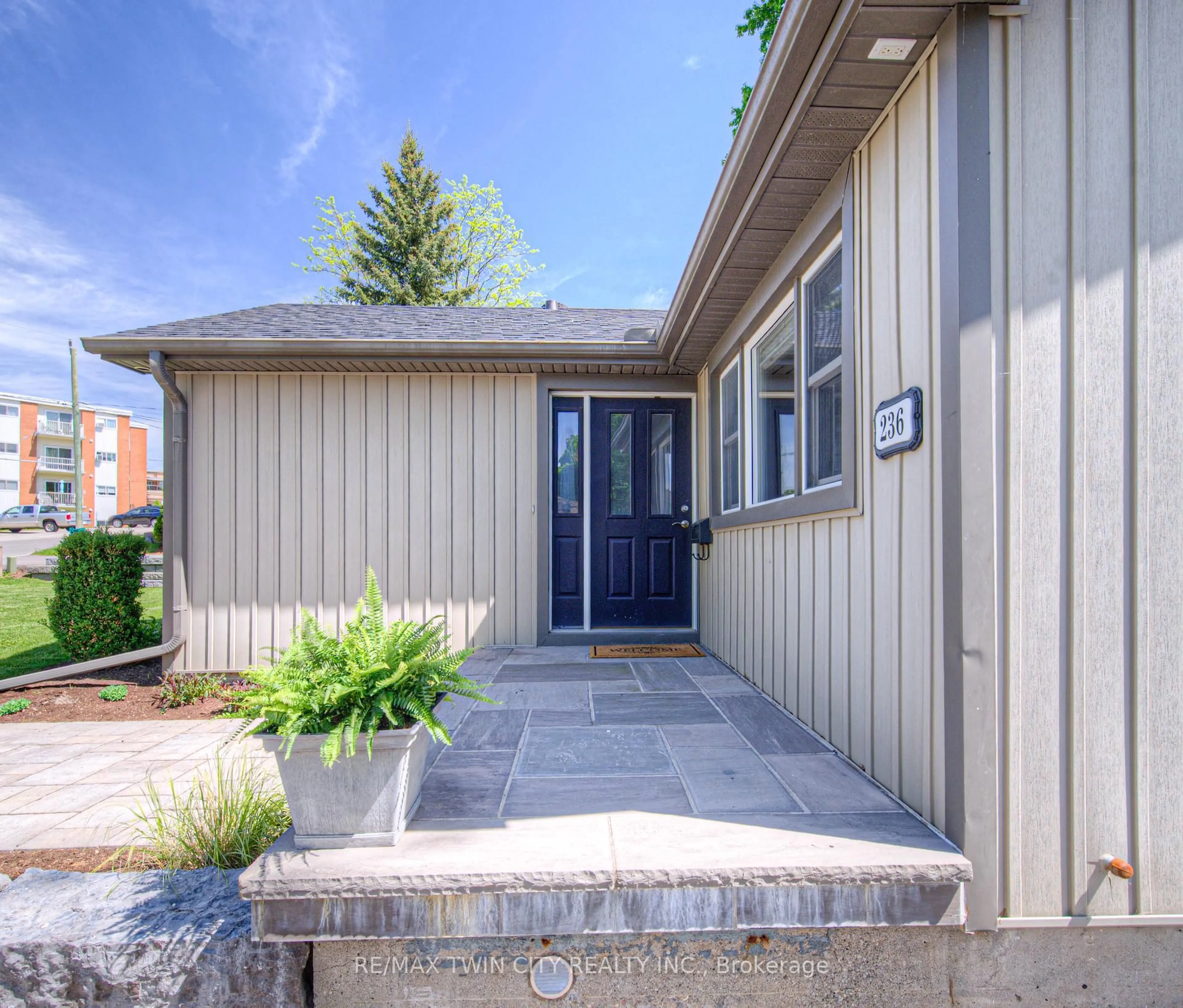 Unknown for 236 Hewat St, Cambridge Ontario N3H 4H3