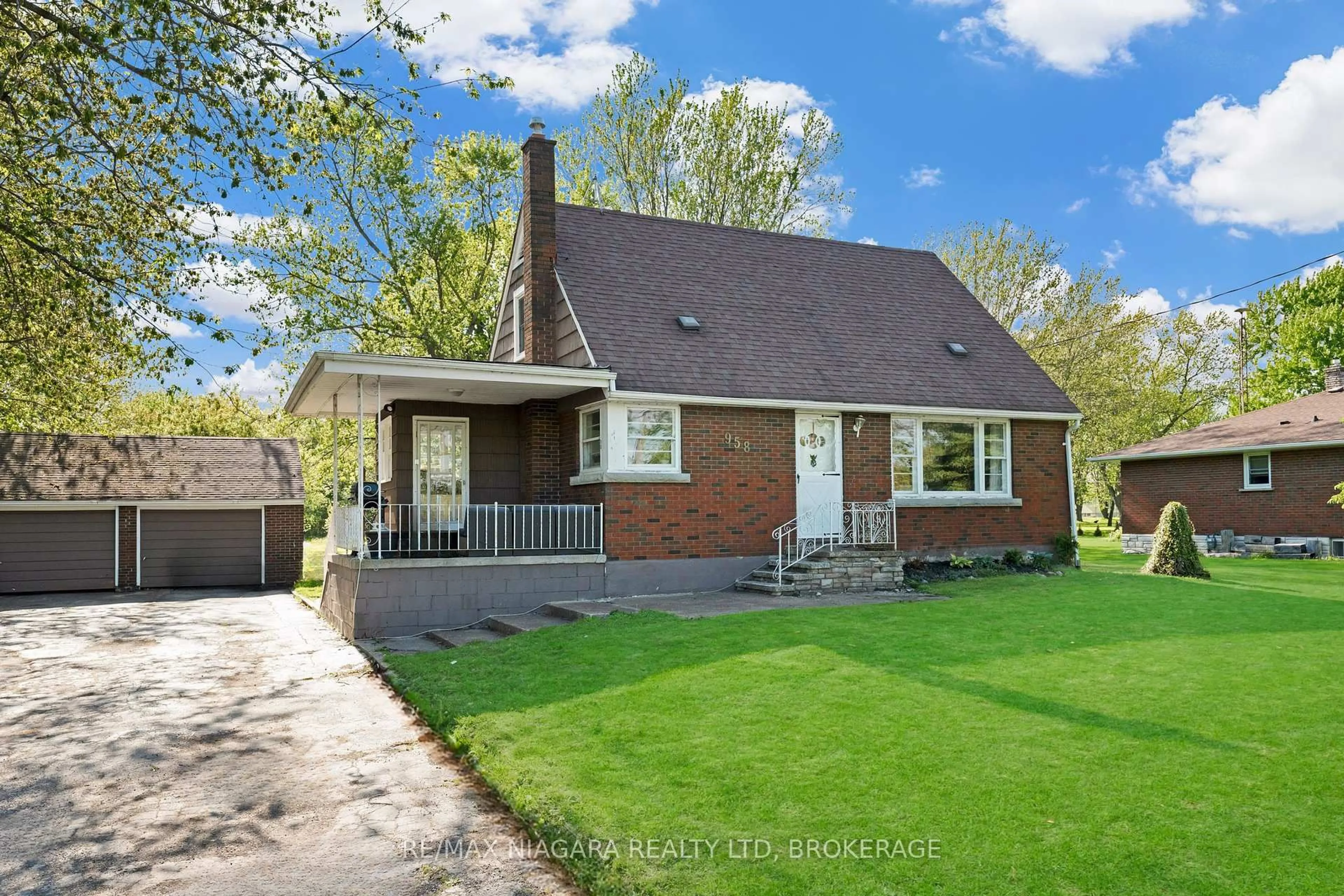 Home with brick exterior material, street for 958 SILVER BAY Rd, Port Colborne Ontario L3K 5V3