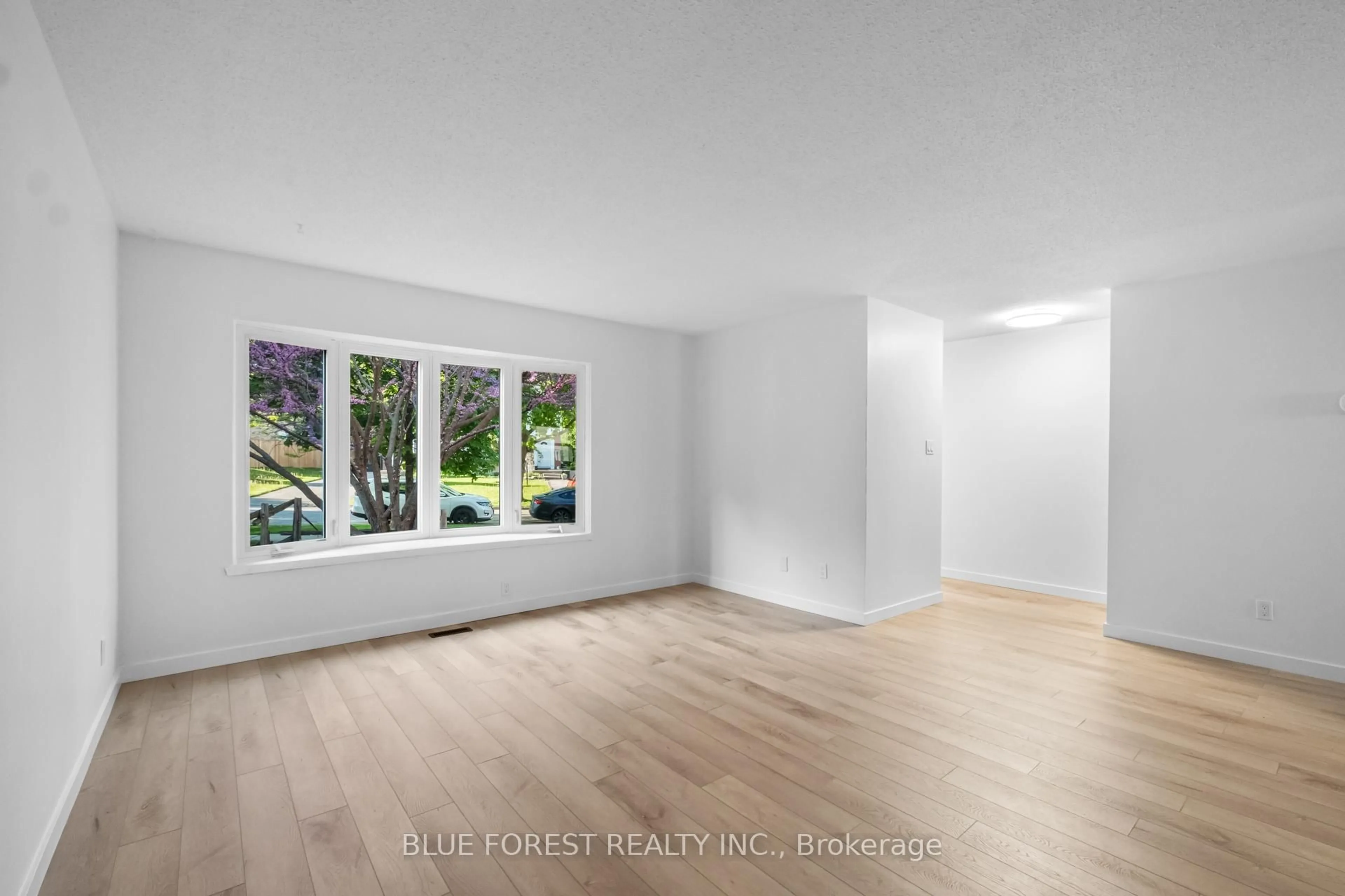 A pic of a room for 274 Homestead Cres #100, London North Ontario N6G 2E5