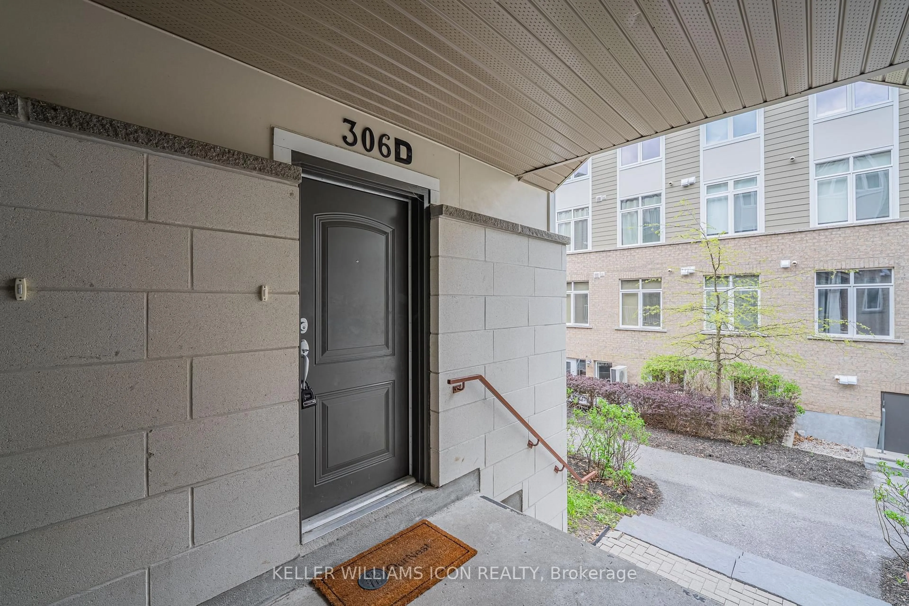 Indoor entryway for 306 Everest Private #D, Ottawa Ontario K1G 4E3