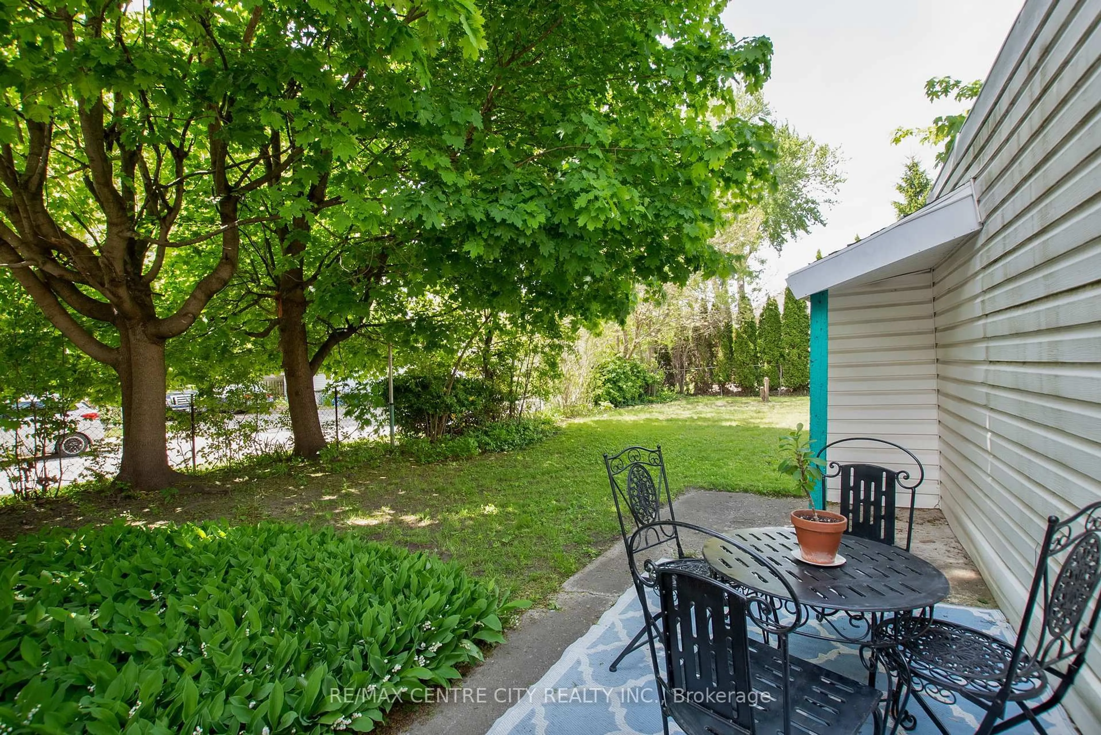 Patio, water/lake/river/ocean view for 582 Pall Mall St, London East Ontario N5Y 2Z9