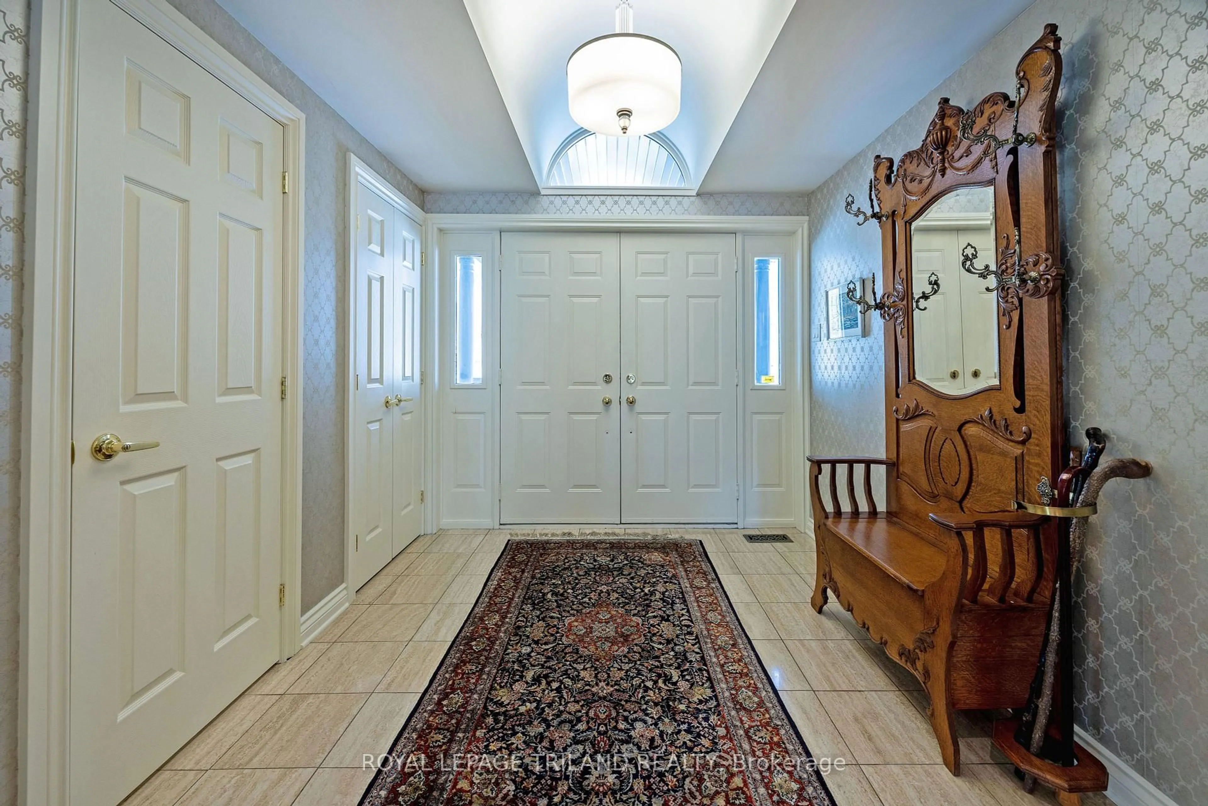 Indoor entryway for 3 Old Oak Lane, London South Ontario N6K 3S6
