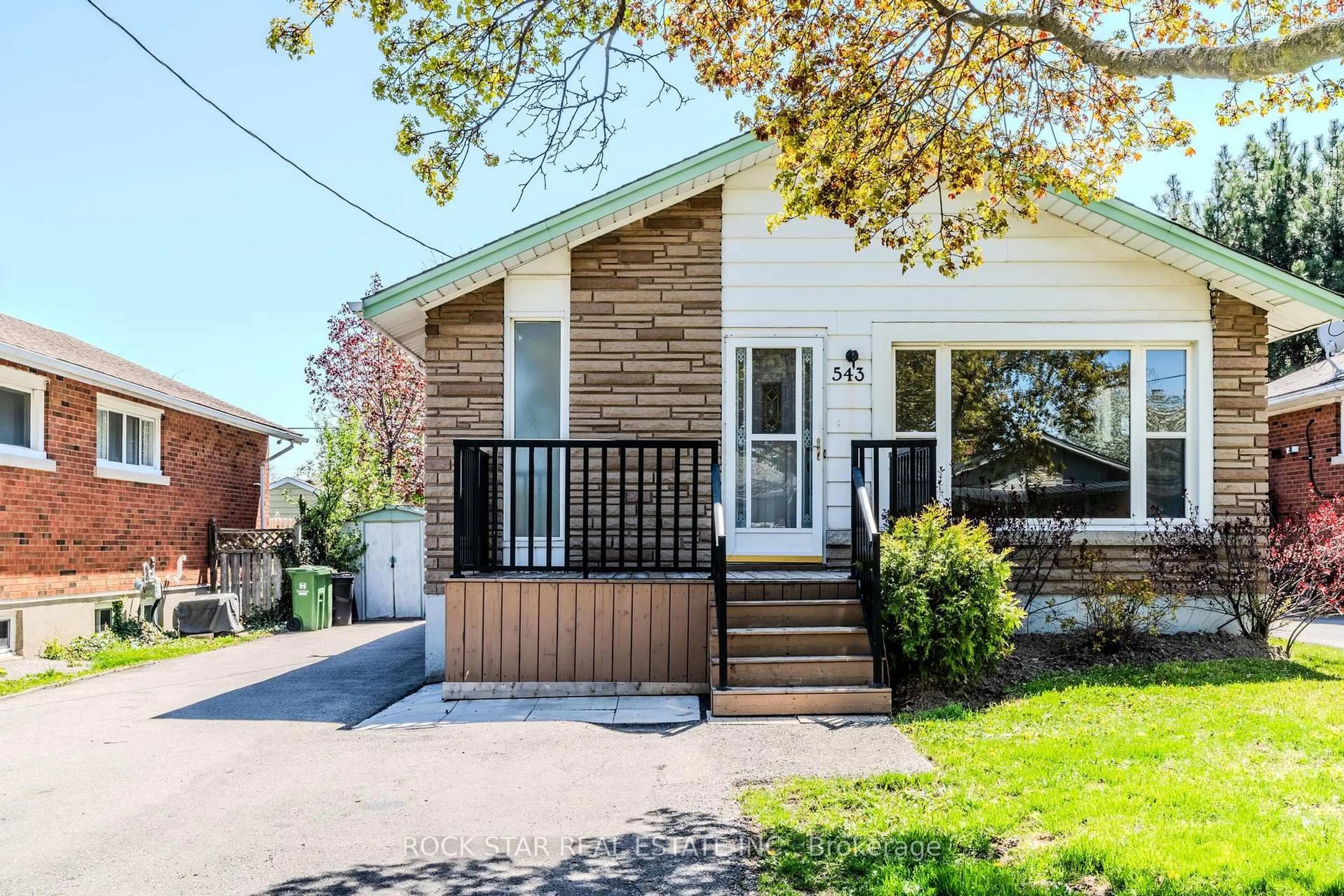 Home with brick exterior material, street for 543 East 27th St, Hamilton Ontario L8V 3H4