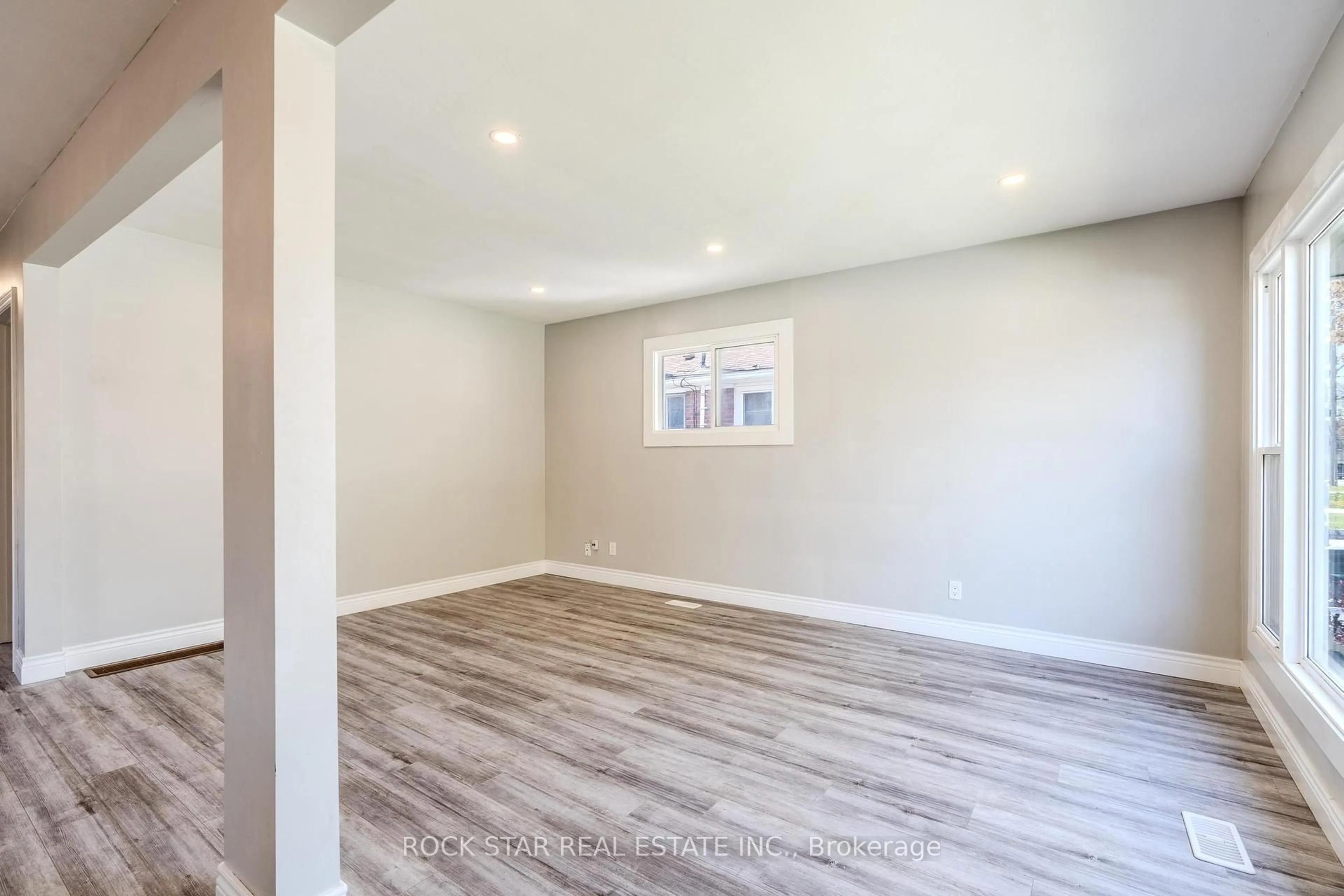 A pic of a room for 543 East 27th St, Hamilton Ontario L8V 3H4