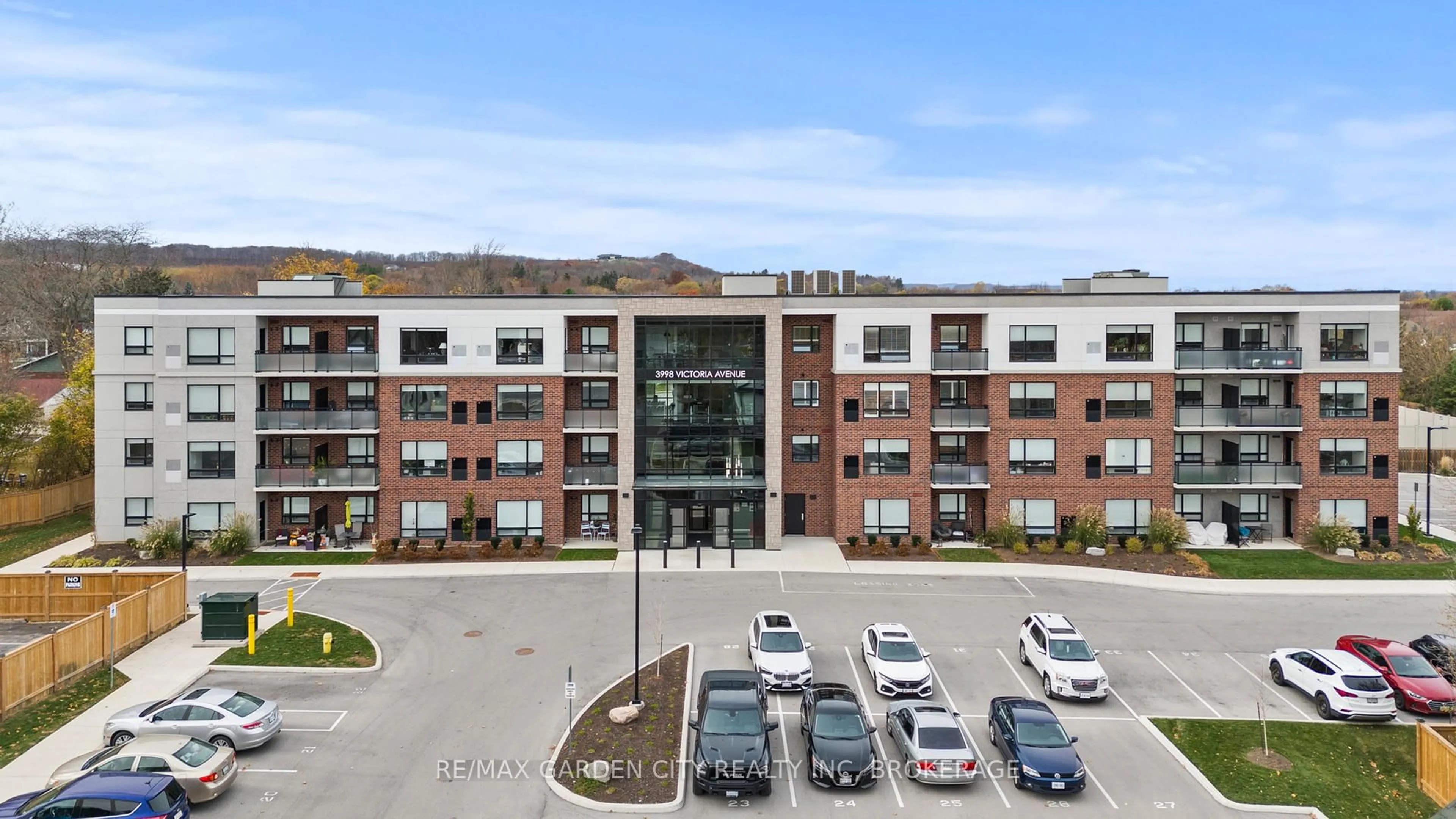 A pic from outside/outdoor area/front of a property/back of a property/a pic from drone, building for 3998 Victoria Ave #305, Lincoln Ontario L0R 2C0