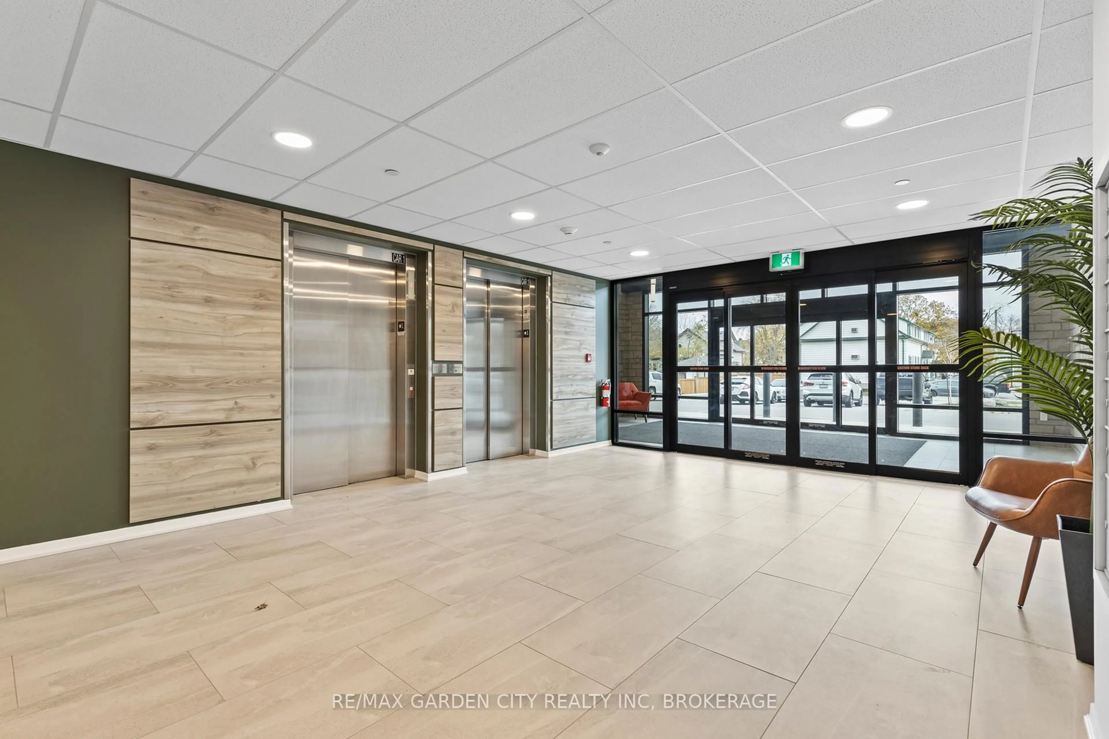 Indoor foyer for 3998 Victoria Ave #305, Lincoln Ontario L0R 2C0