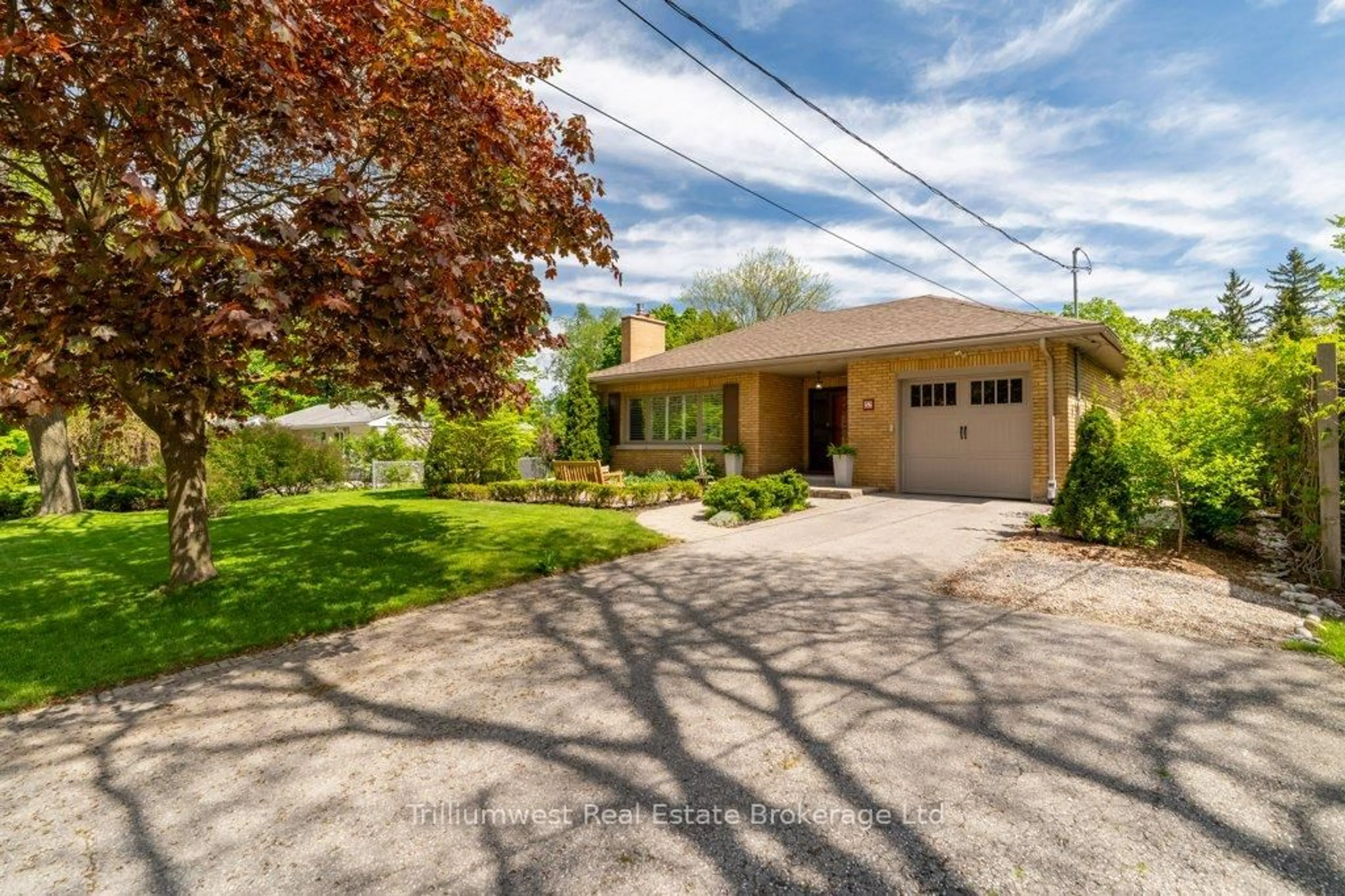 A pic from outside/outdoor area/front of a property/back of a property/a pic from drone, street for 52 Forest Hill Dr, Guelph Ontario N1G 2E6