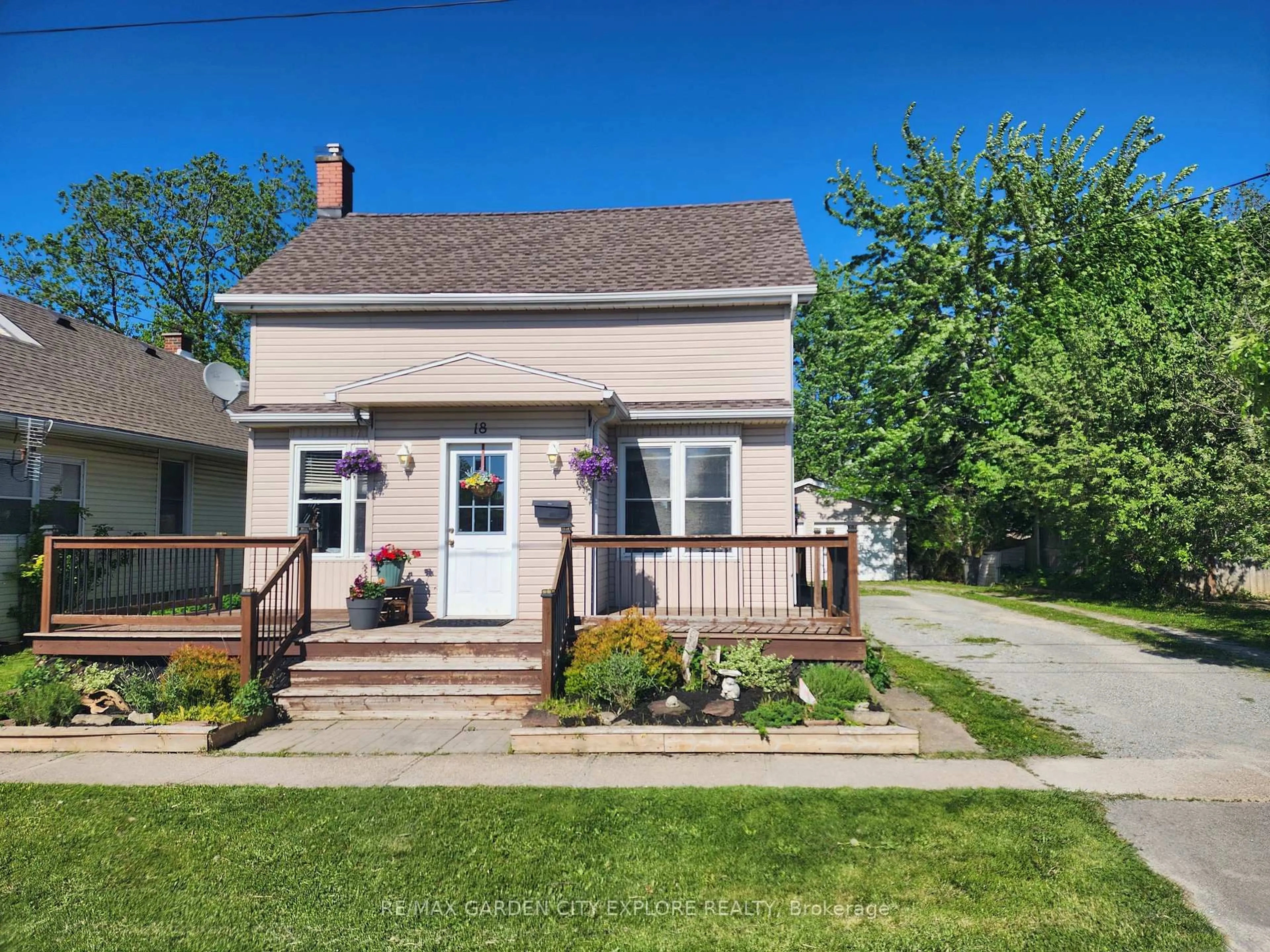 Unknown for 18 ST. PETER St, St. Catharines Ontario L2T 1N8