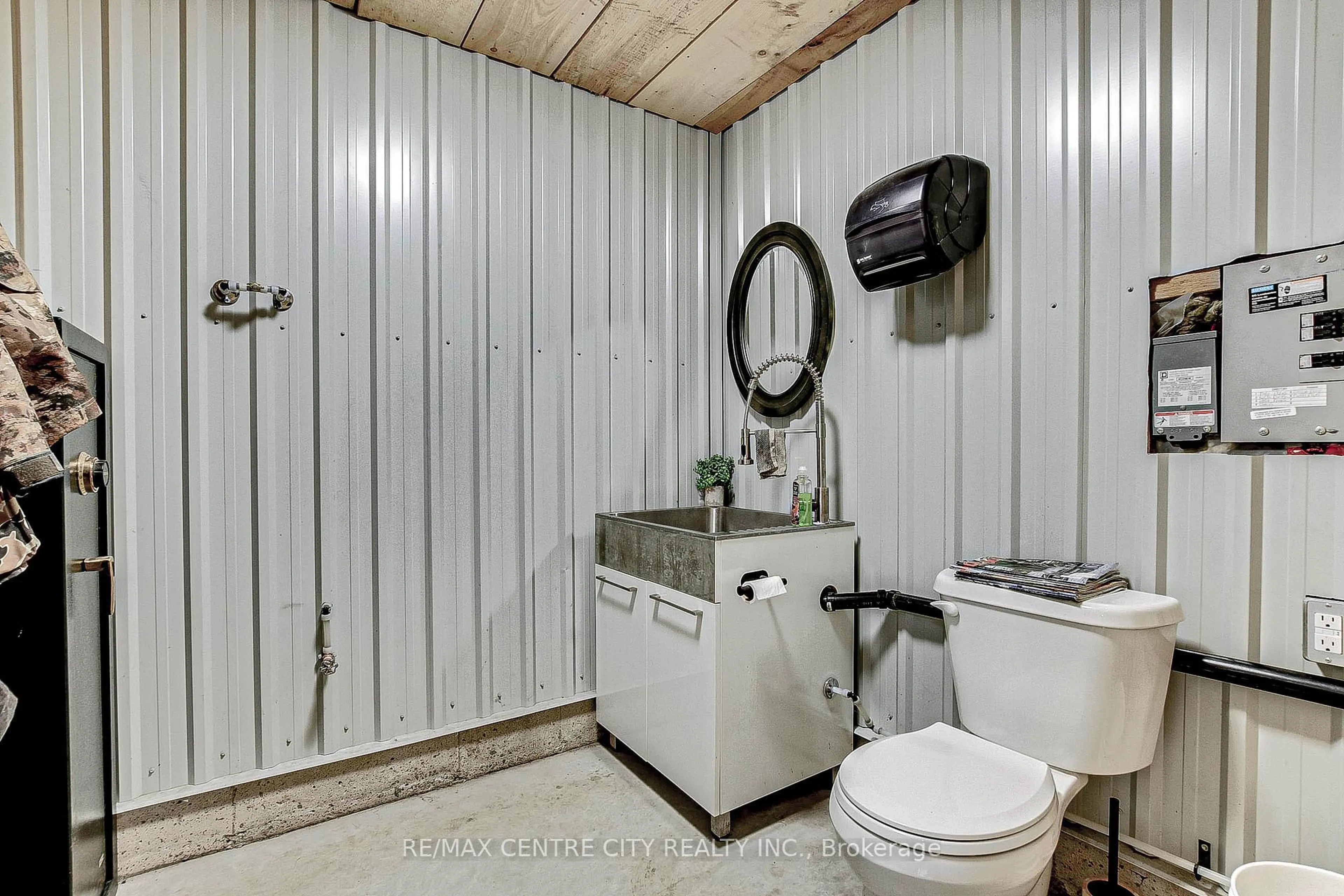 Standard bathroom, unknown for 37388 LAKE Line, Southwold Ontario N5L 1J1