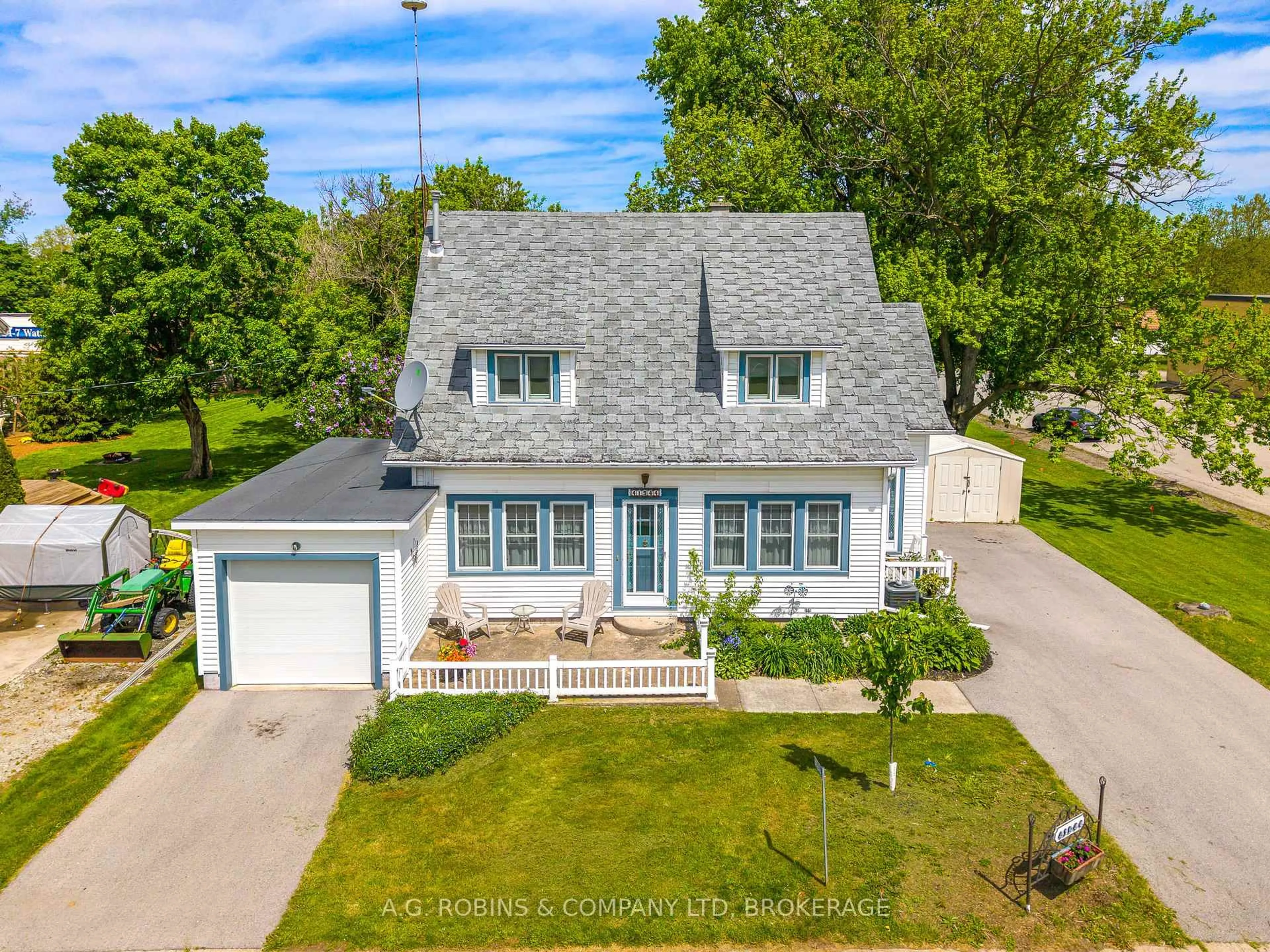 A pic from outside/outdoor area/front of a property/back of a property/a pic from drone, street for 41944 Clarendon St, Wainfleet Ontario L0S 1V0