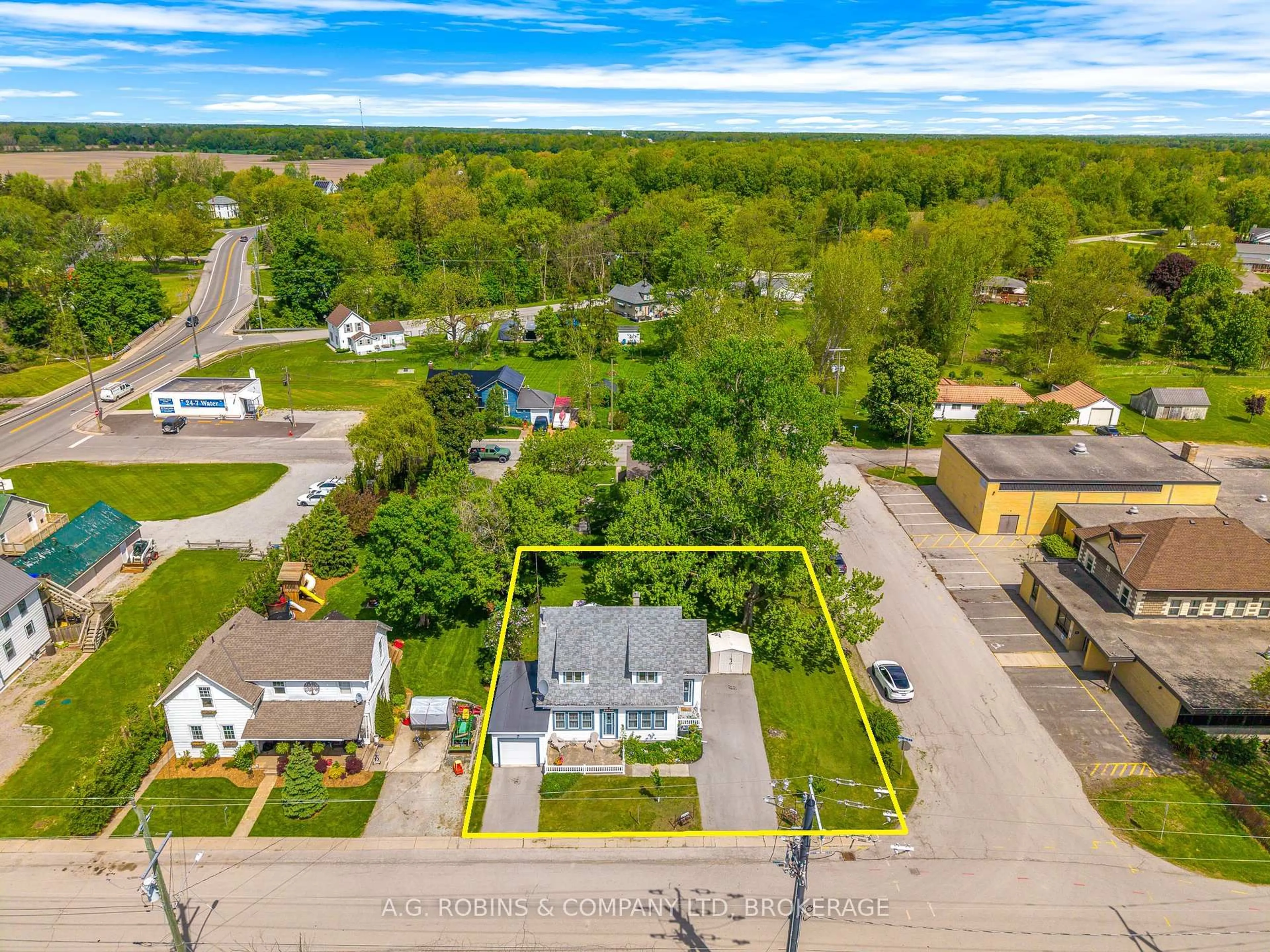A pic from outside/outdoor area/front of a property/back of a property/a pic from drone, street for 41944 Clarendon St, Wainfleet Ontario L0S 1V0