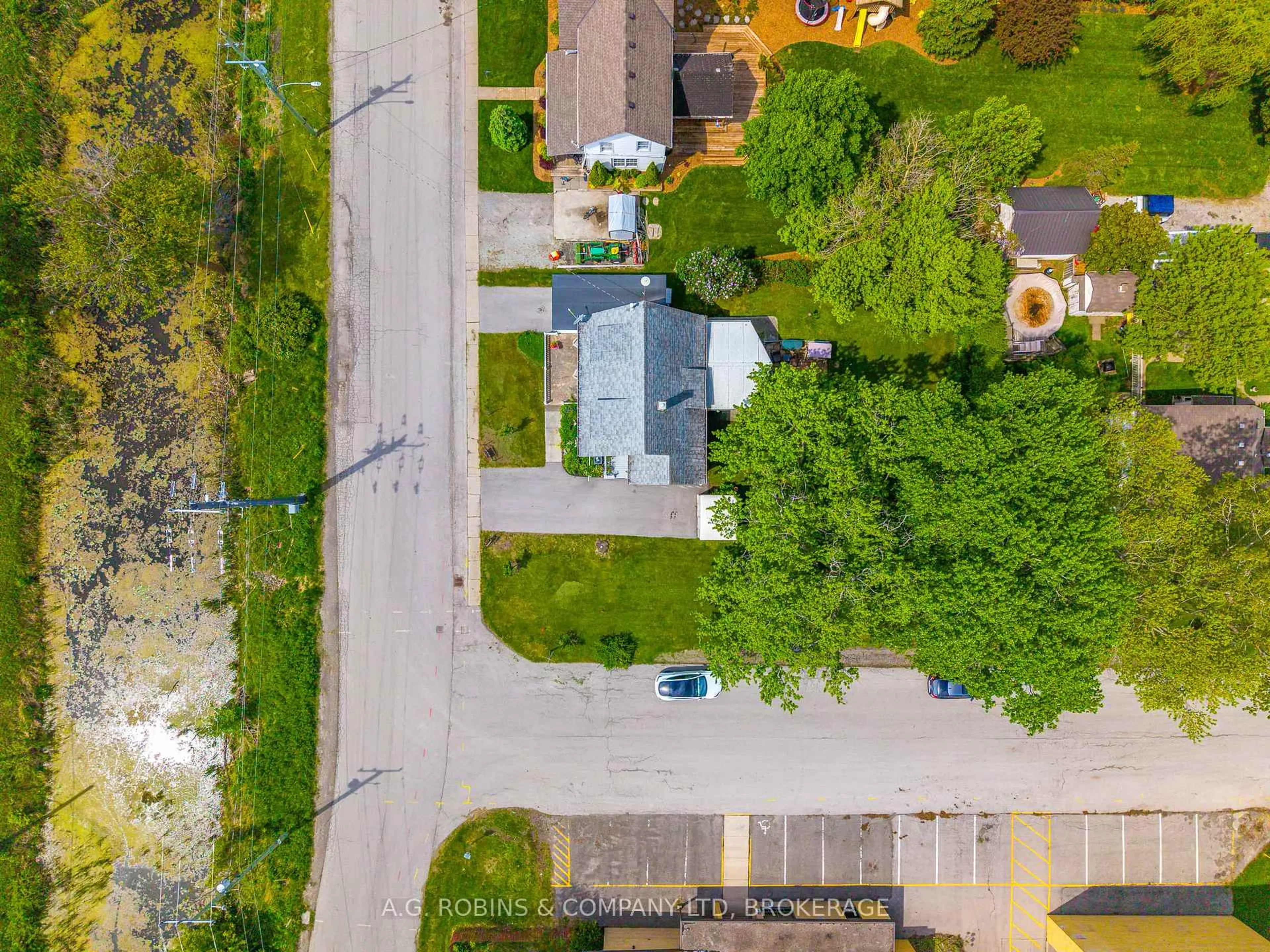 A pic from outside/outdoor area/front of a property/back of a property/a pic from drone, street for 41944 Clarendon St, Wainfleet Ontario L0S 1V0