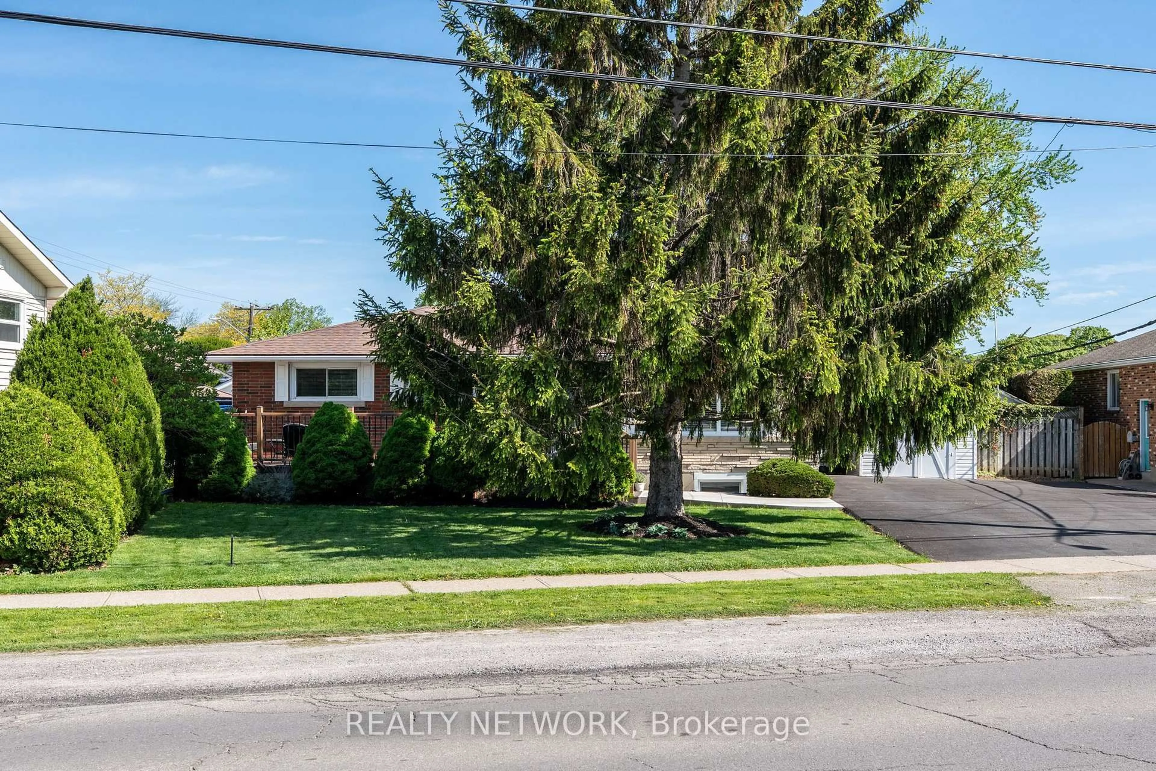Home with brick exterior material, street for 75 Parnell Rd, St. Catharines Ontario L2M 1V8