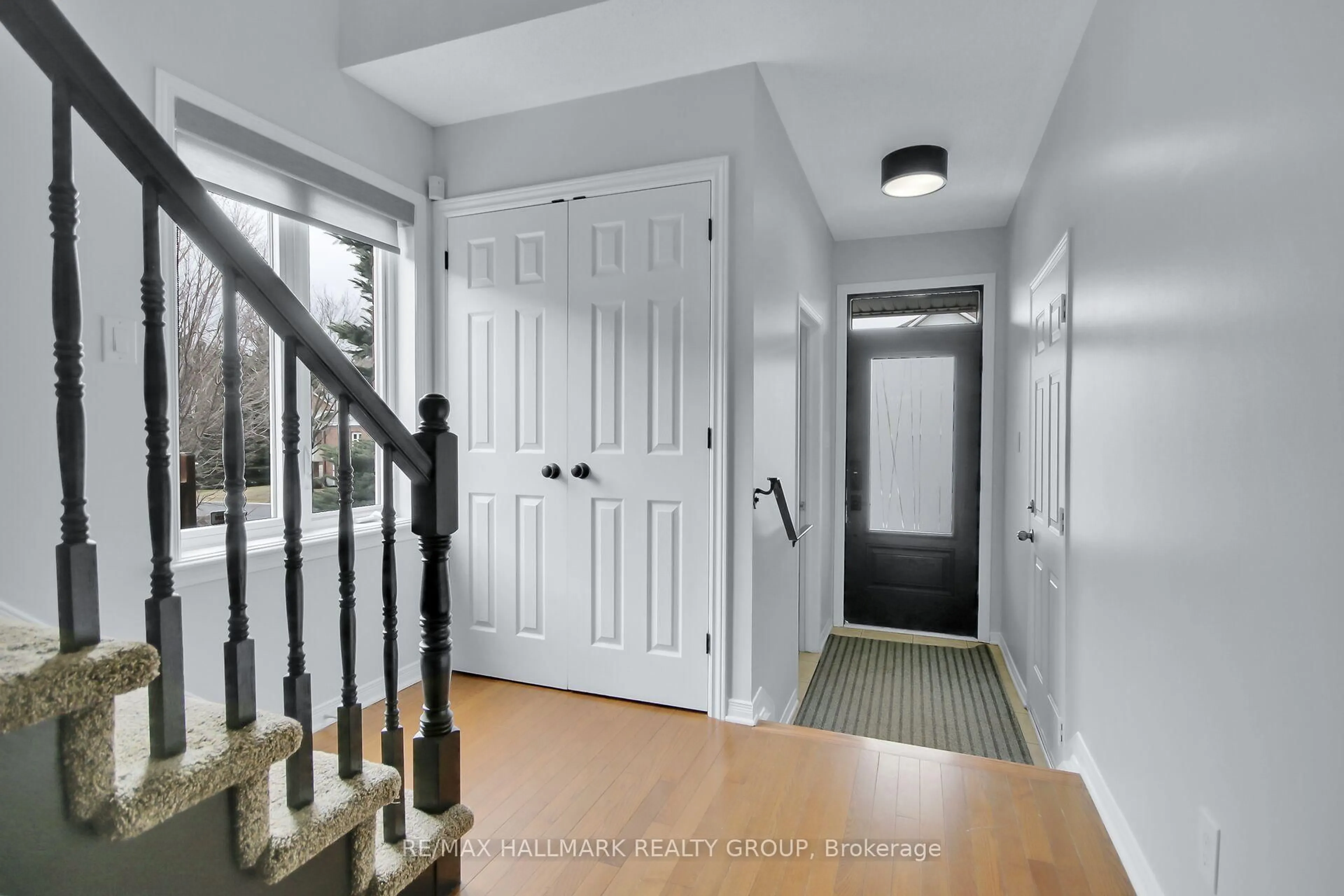 Indoor entryway for 174 Gatespark Private, Kanata Ontario K2T 1K9