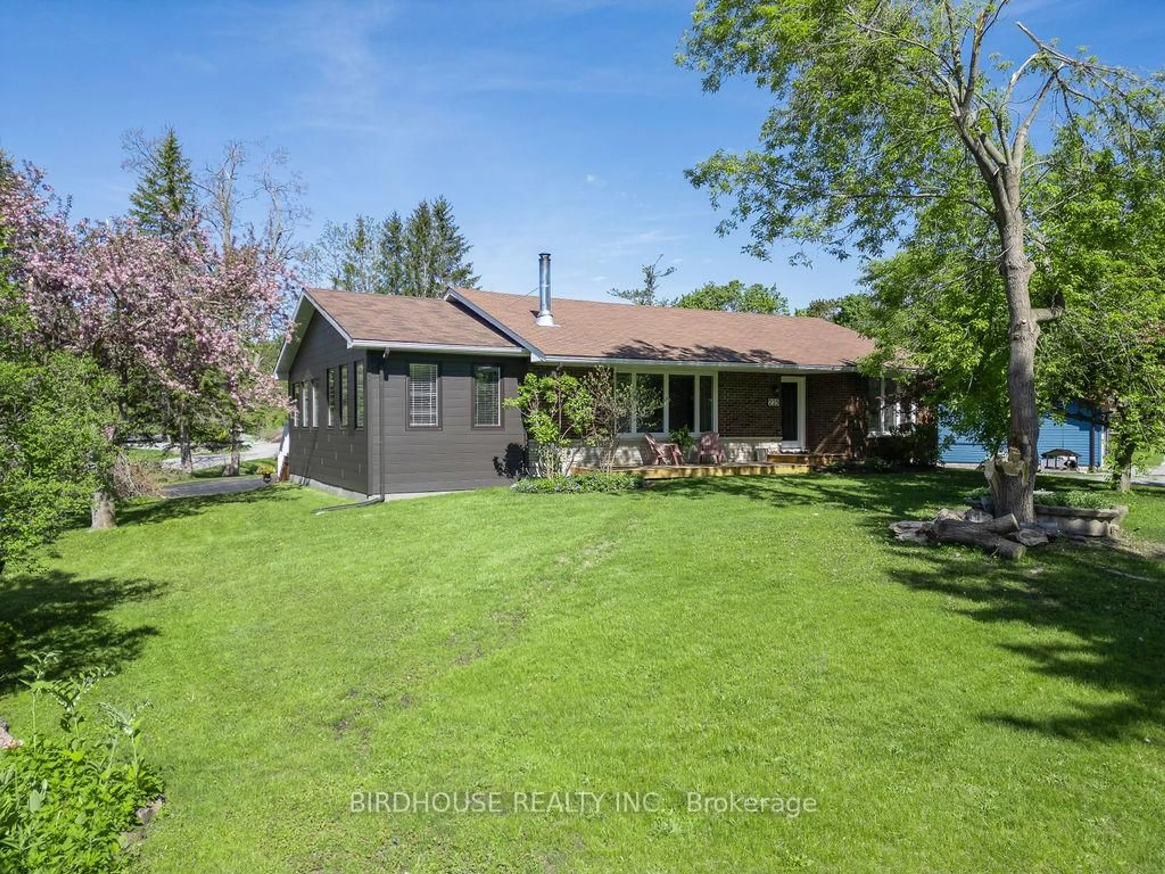 A pic from outside/outdoor area/front of a property/back of a property/a pic from drone, water/lake/river/ocean view for 225 Clifton St, Kawartha Lakes Ontario K0M 1N0