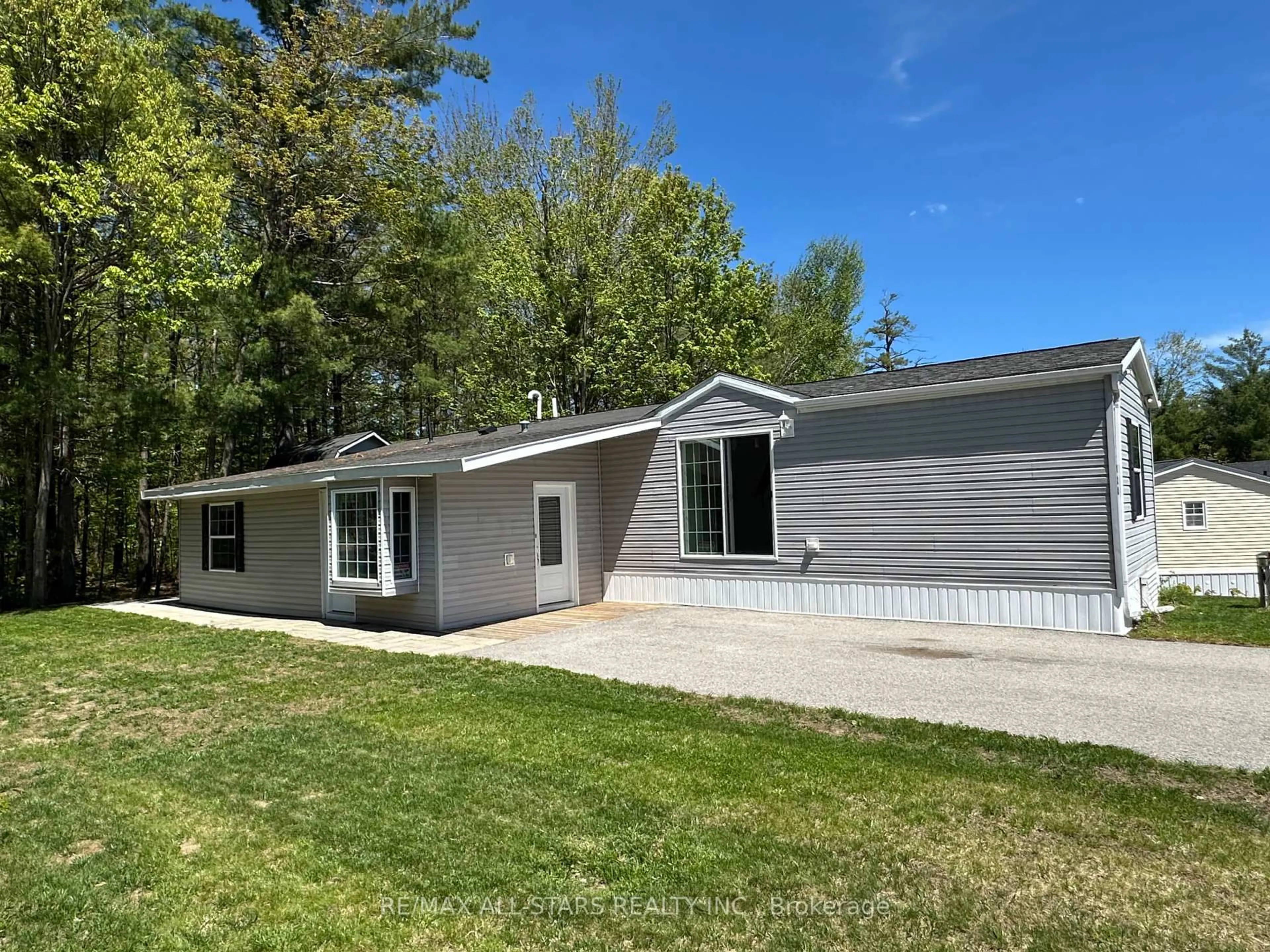 Home with vinyl exterior material, unknown for 1007- LOT 128 Racoon Rd, Gravenhurst Ontario P1P 1R1