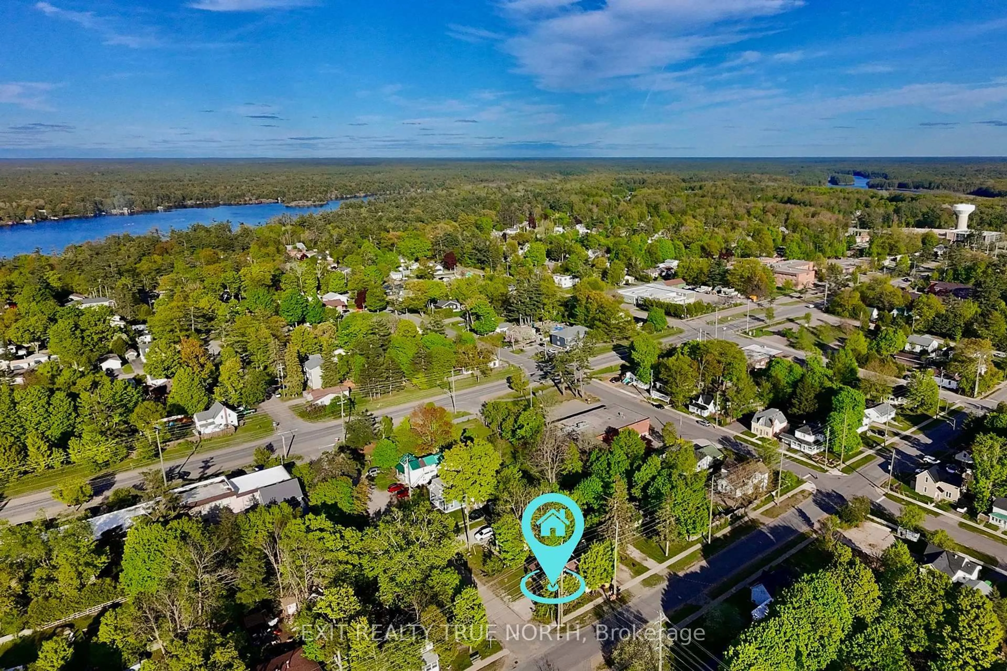 A pic from outside/outdoor area/front of a property/back of a property/a pic from drone, water/lake/river/ocean view for 211 Bishop St, Gravenhurst Ontario P1P 1J5