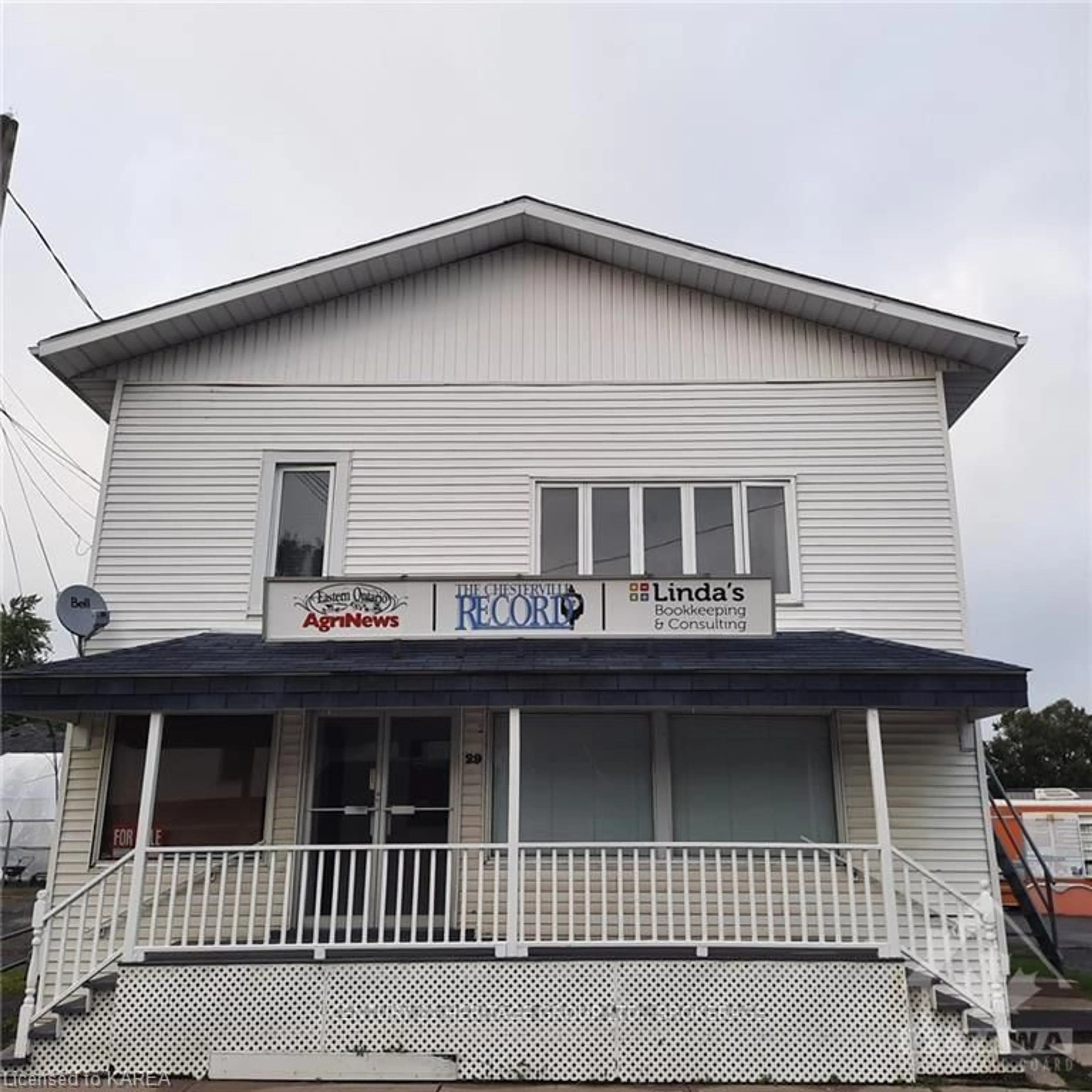 Home with vinyl exterior material, building for 29 King St, North Dundas Ontario K0C 1H0