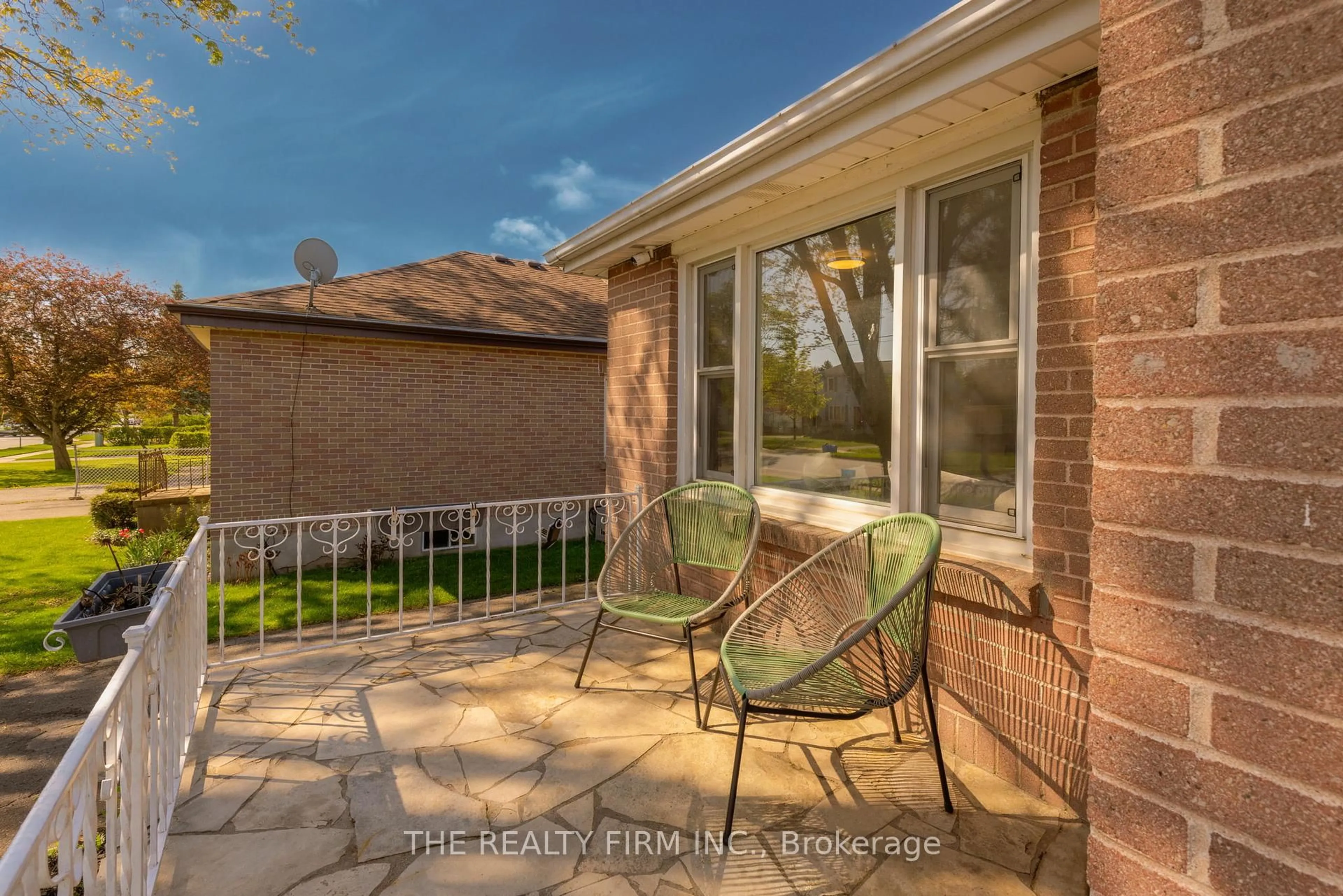 Patio, street for 227 Vancouver St, London East Ontario N5W 4R9
