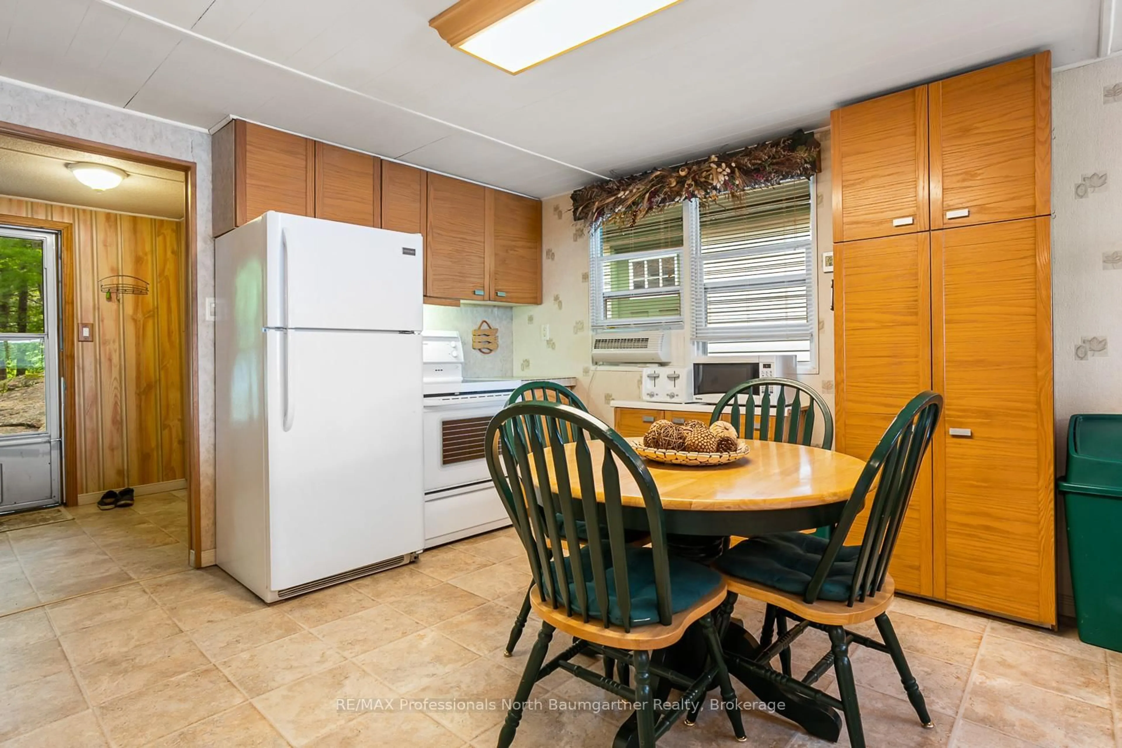 Standard kitchen, unknown for 1069 CANUCK Tr, Minden Hills Ontario K0M 2A1
