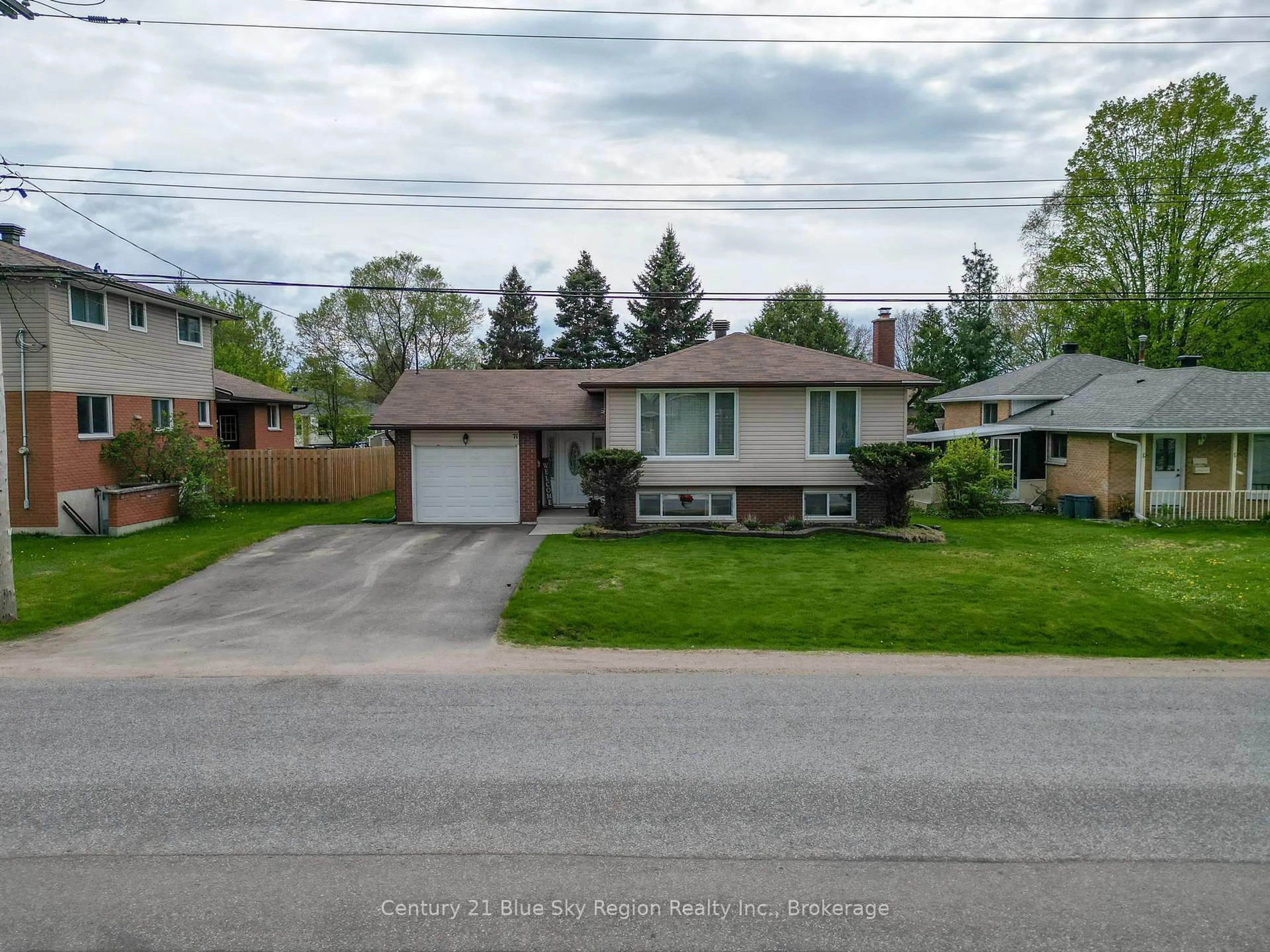 A pic from outside/outdoor area/front of a property/back of a property/a pic from drone, street for 71 Prince Edward Dr, North Bay Ontario P1A 2T8
