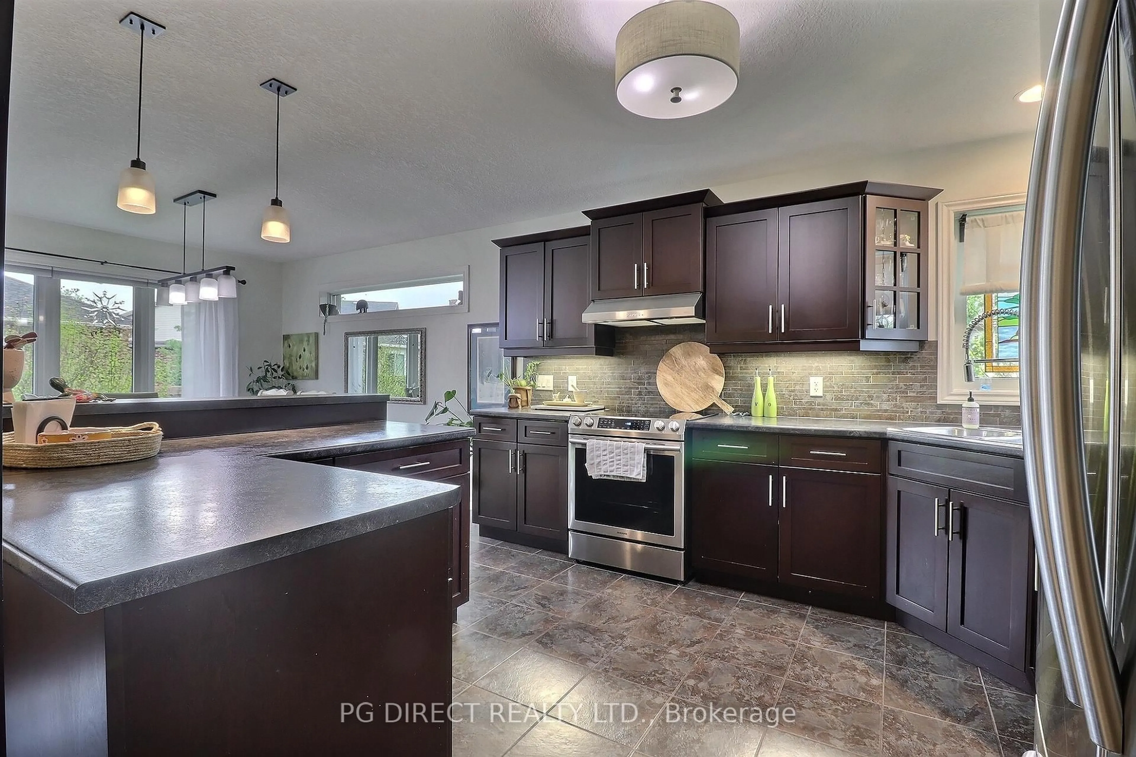 Open concept kitchen, ceramic/tile floor for 8 Primrose Crt, St. Thomas Ontario N5P 0B3