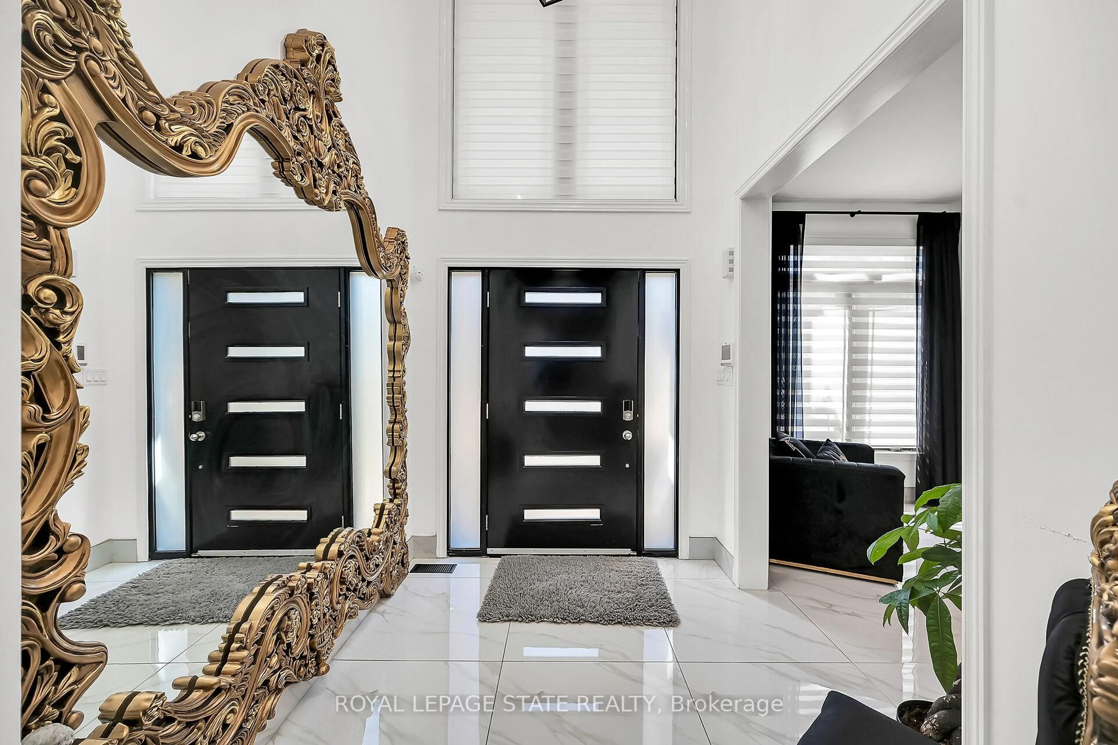 Indoor entryway for 137 Diiorio Circ, Hamilton Ontario L9K 1T3